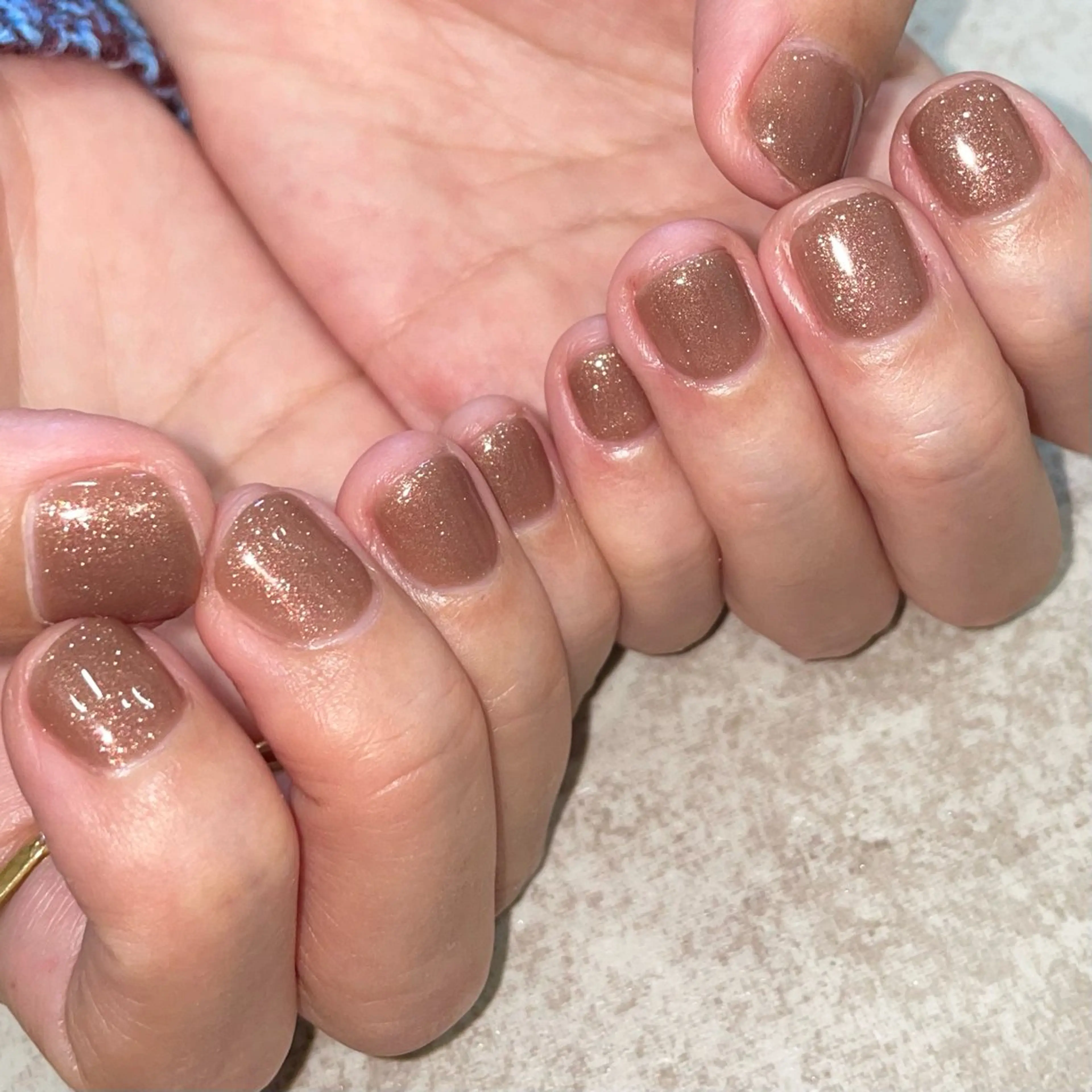 ネイル ブラウン フラッシュネイル ラメ(グリッター) ワンカラーネイル amity personal nail salon所属・amity 🌿madokaのネイルデザイン