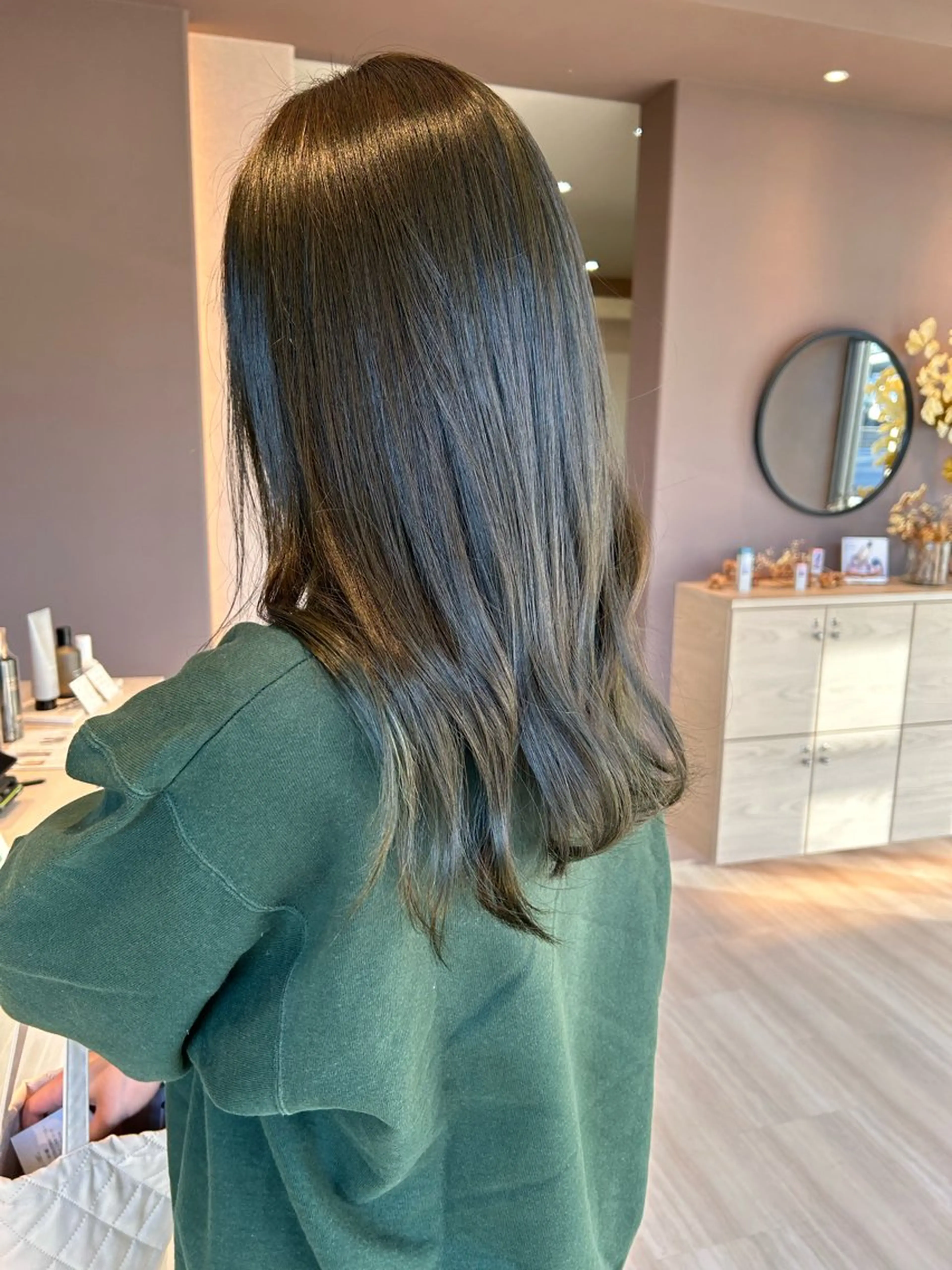 セミロング Licol所属・髪質改善×ダブル カラー専門フリー予約のヘアスタイル