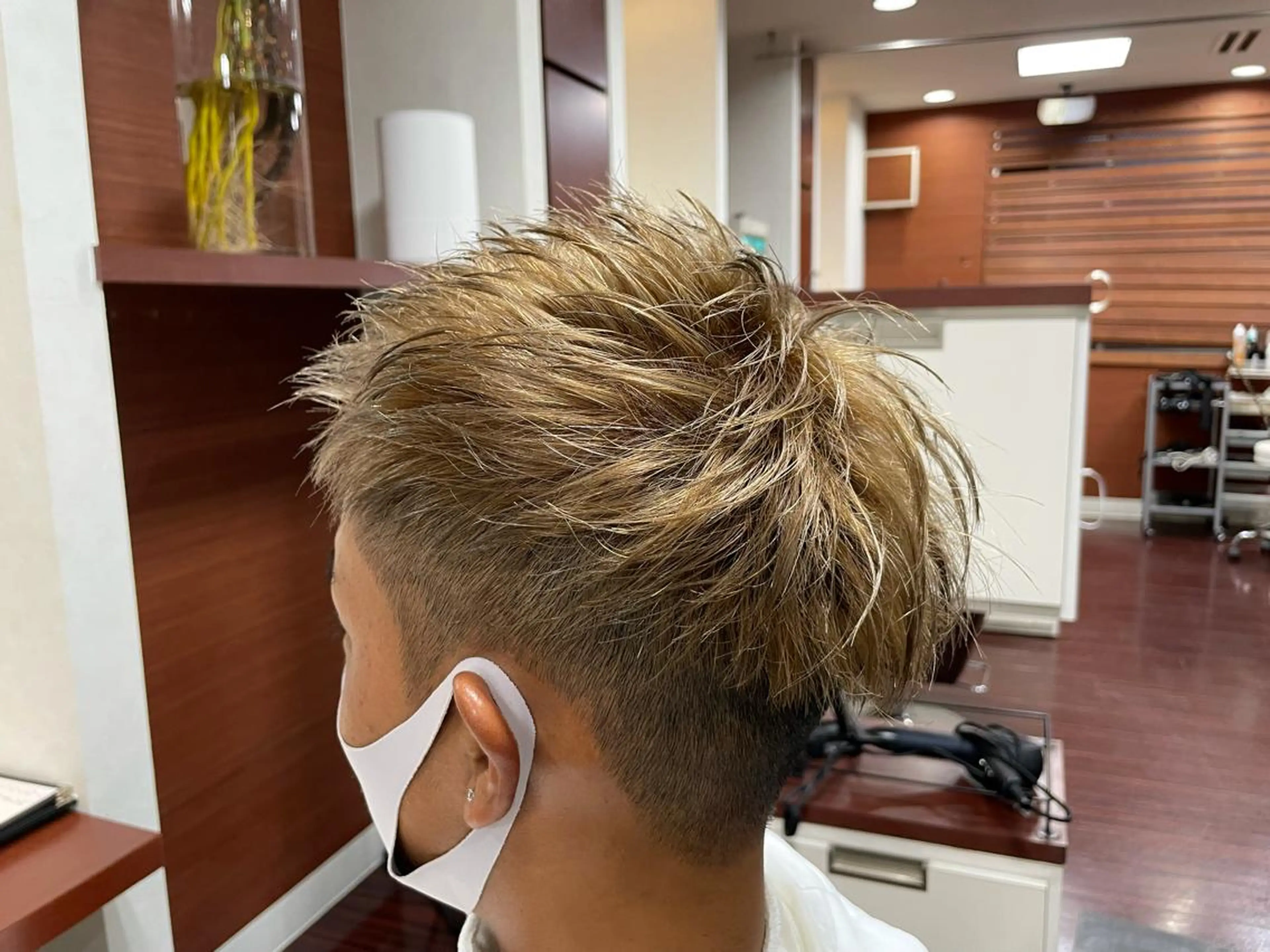 カラー メンズ 松﨑 弥生のヘアスタイル