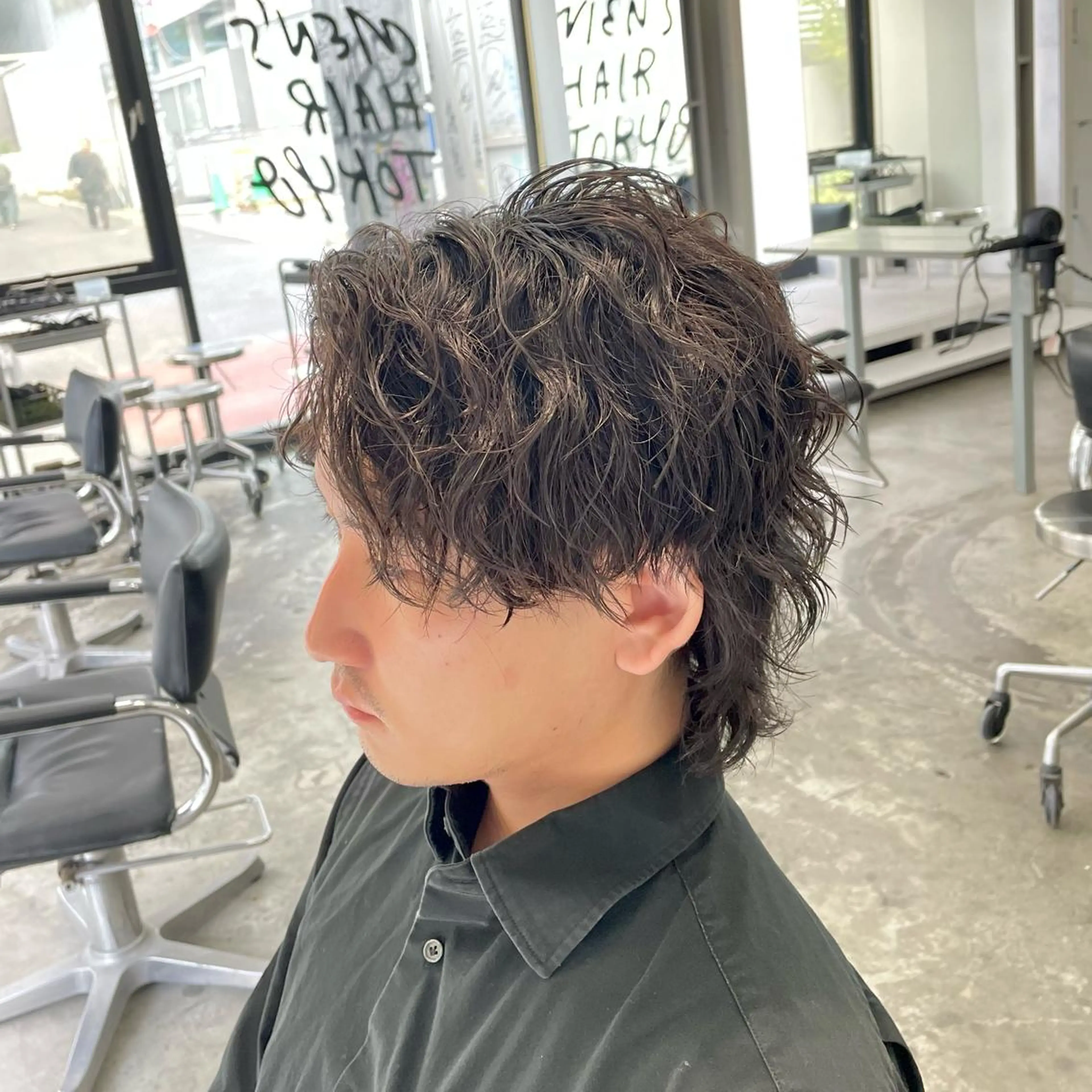 ミディアム パーマ メンズ ミディアムパーマ メンズパーマ 波巻きパーマ カット パーマ メンズ特化美容師/ 藤戸 椋のヘアスタイル