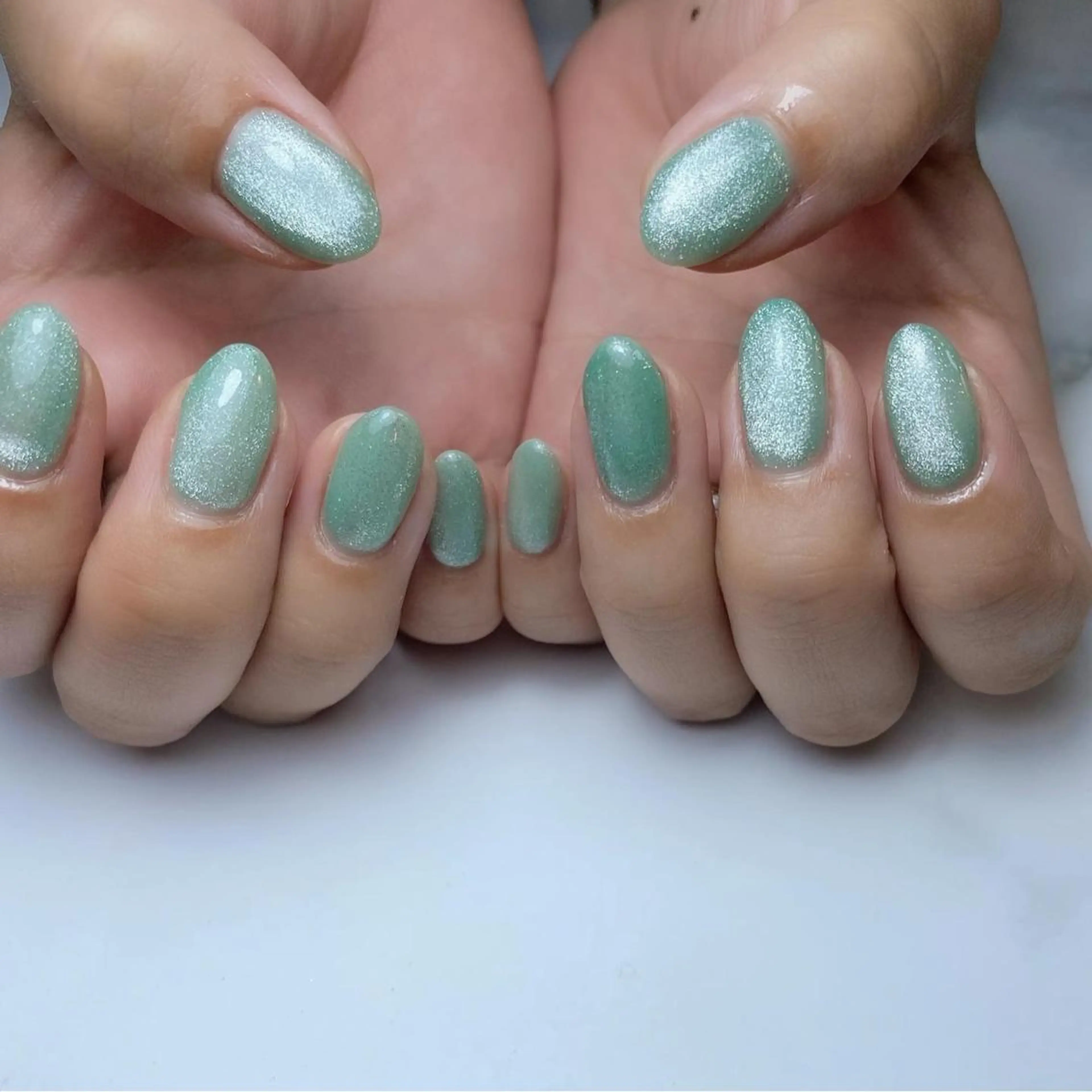 ショート ネイル グリーン マグネットネイル ハンドネイル Nail ameria megu所属・ameria meguのネイルデザイン