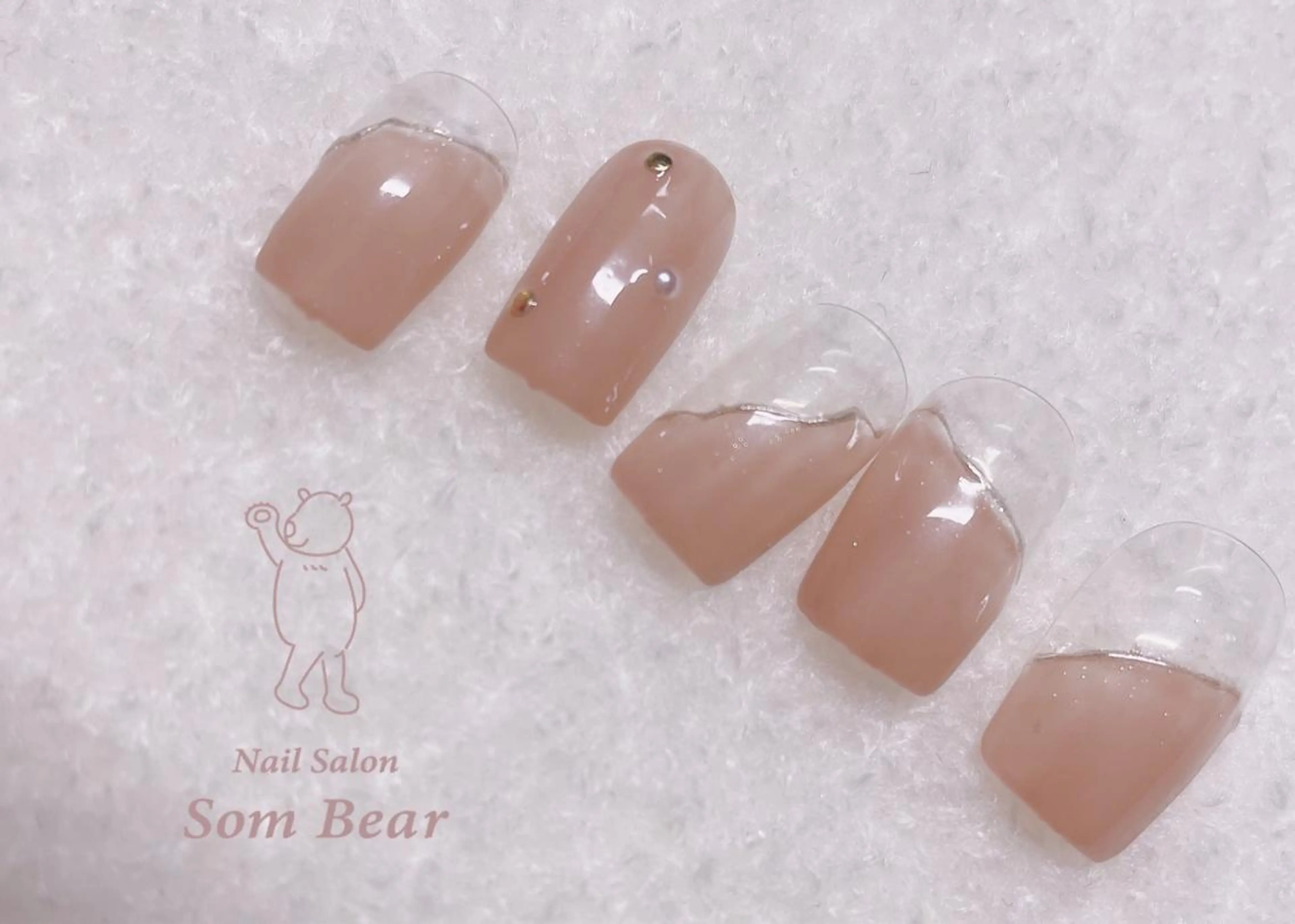 ネイル フレンチネイル ゴージャス グラデーション ワンカラーネイル Som Bear所属・nail salon Som Bear🧸のネイルデザイン