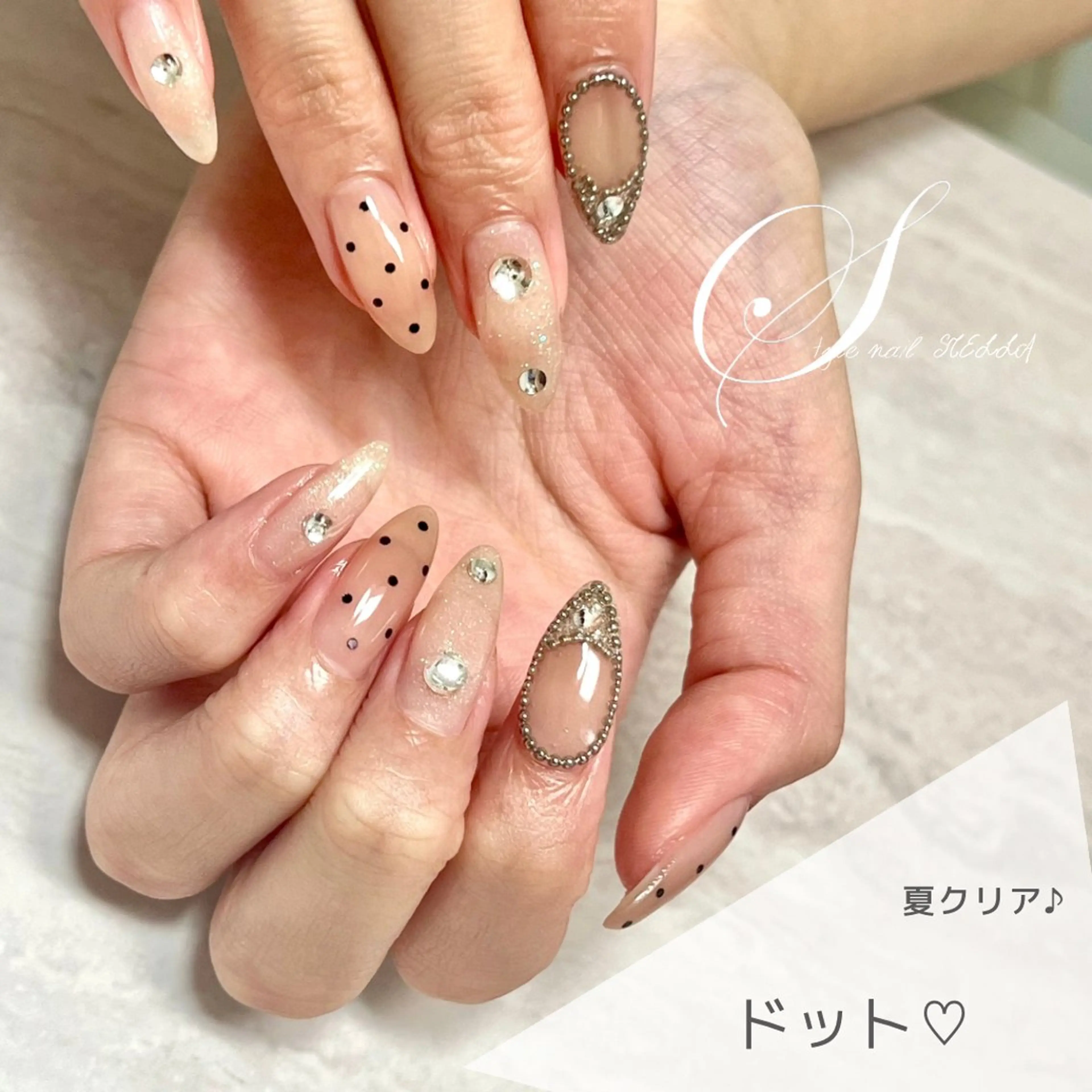 ネイル ドット ストーンネイル ハンドネイル ステラ marikominoのネイルデザイン