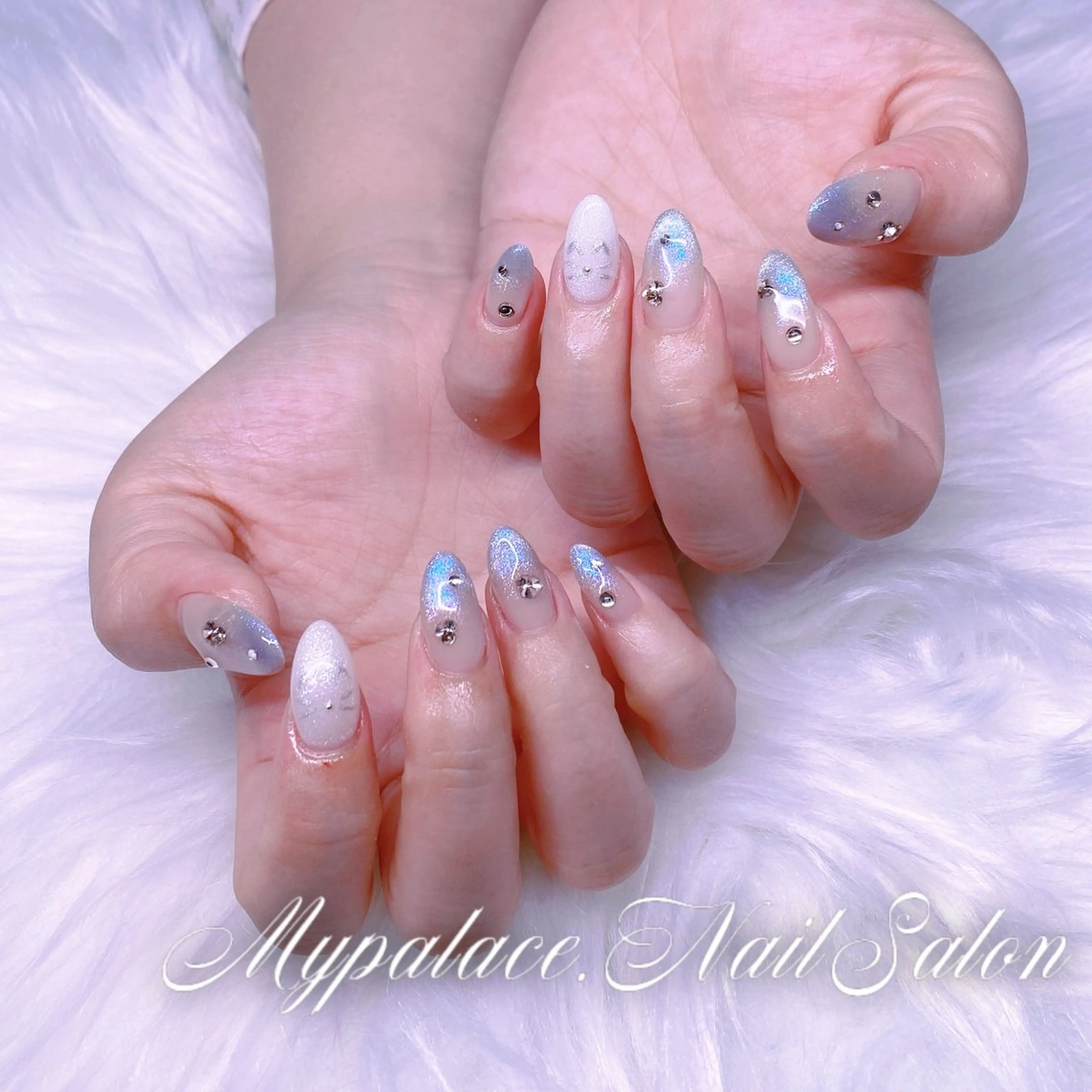 ネイル フレンチネイル マグネットネイル マグネットフレンチ ストーンネイル ハンドネイル Yuis Nailスカルプ専門のネイルデザイン