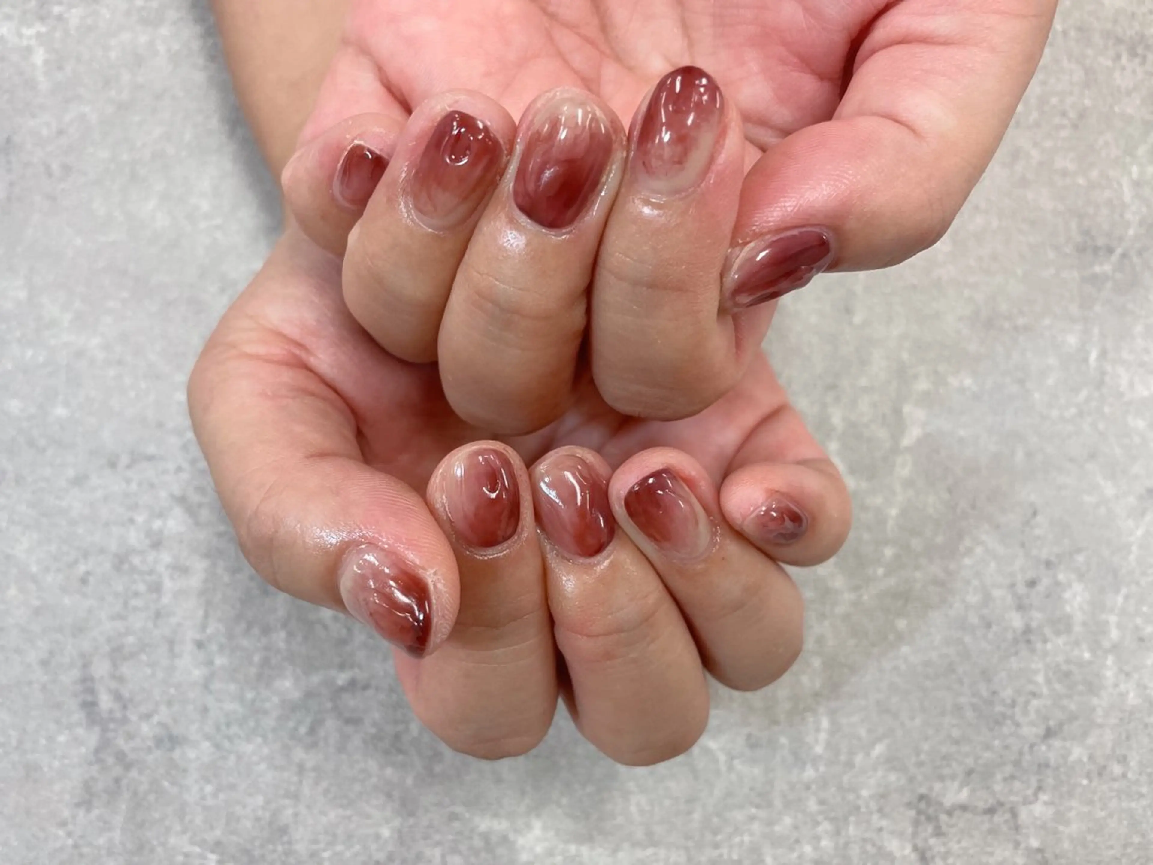 ネイル ボルドー ニュアンスネイル ぷっくりネイル ハンドネイル foglia❁﻿. ⌇﻿imamuraのネイルデザイン