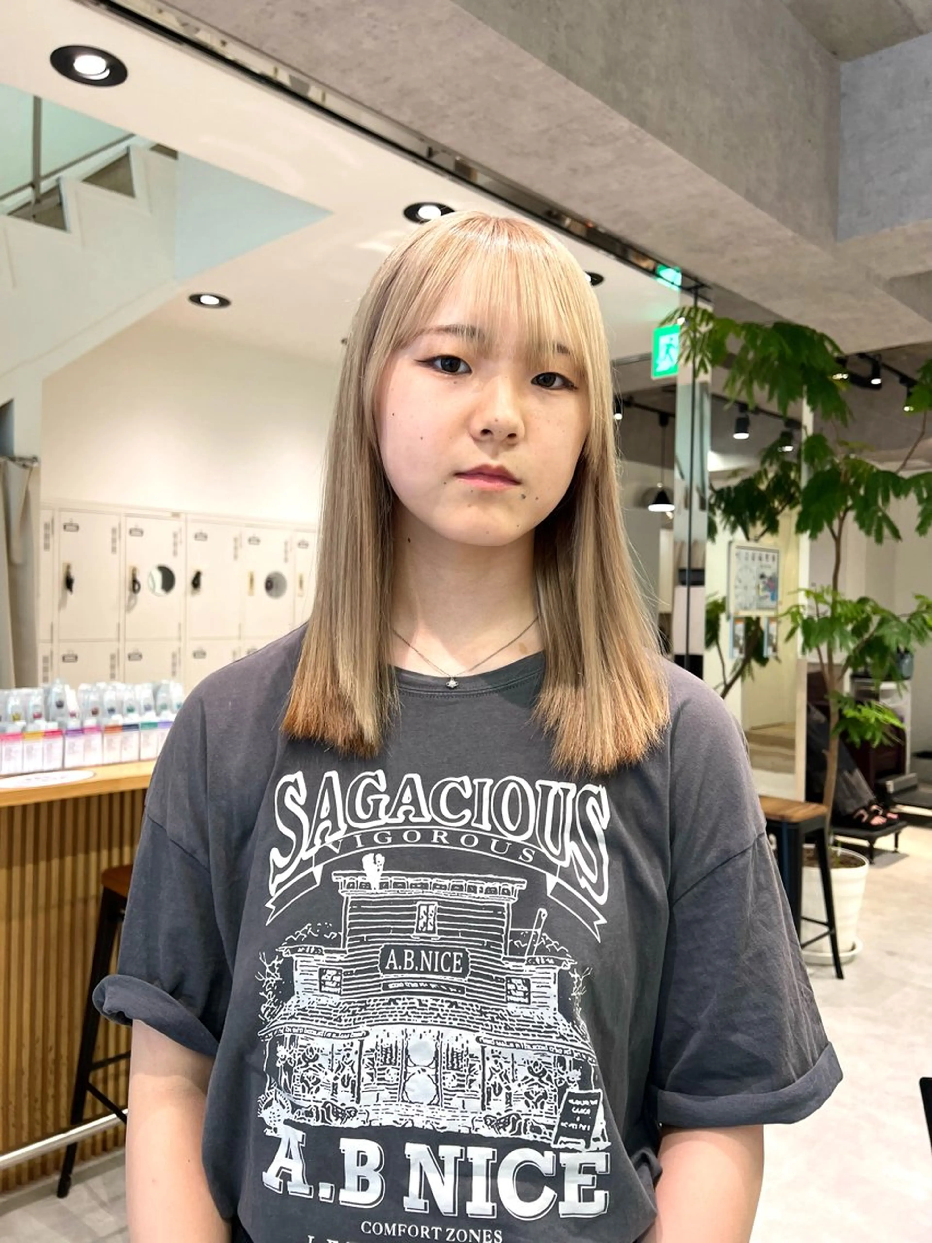 ミディアム カラー ヘアカラー トリートメント ダブルカラーブリーチ 髪質改善　縮毛矯正のヘアスタイル