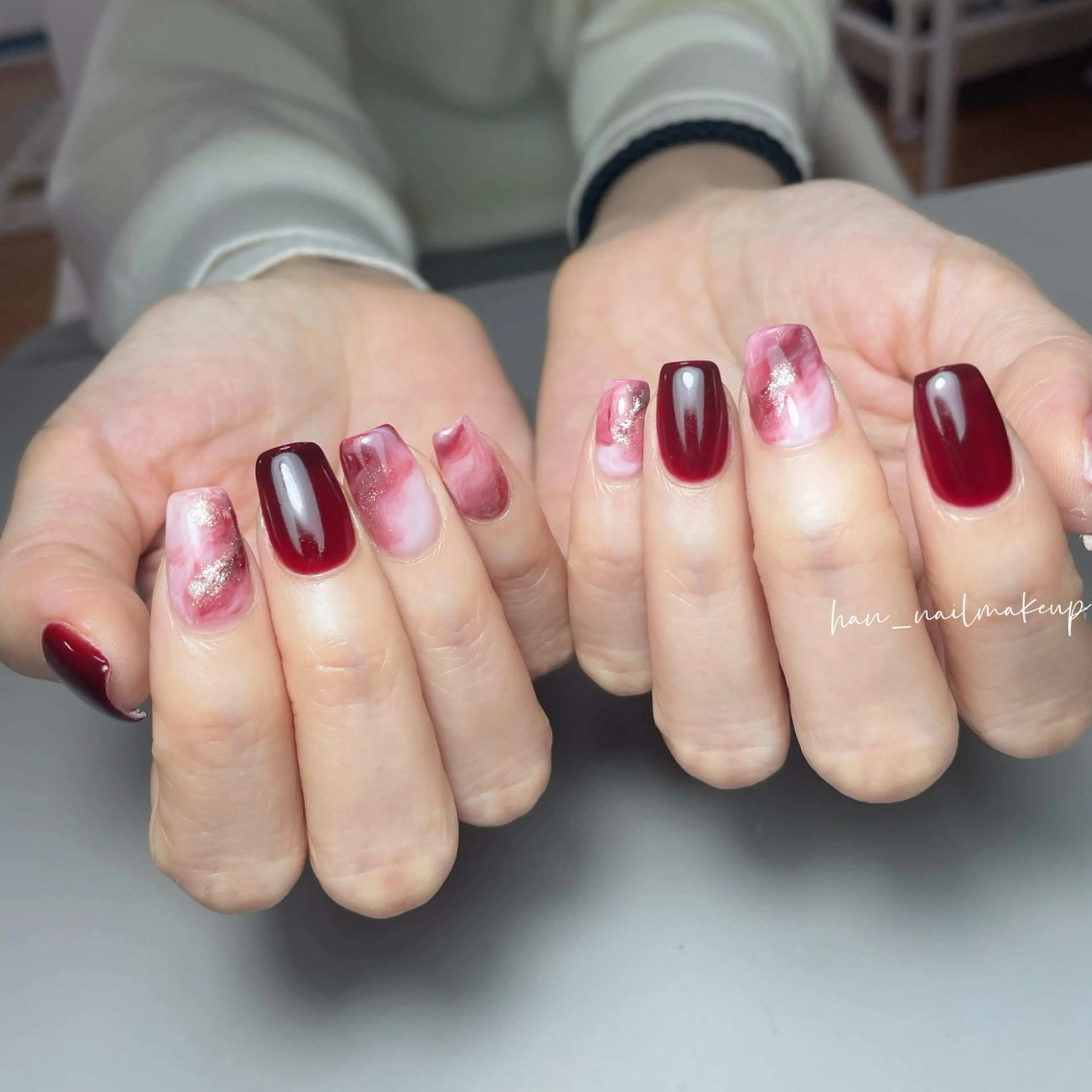 ネイル ニュアンスネイル 赤色 ハンドネイル Han Nail 【y&m】のネイルデザイン