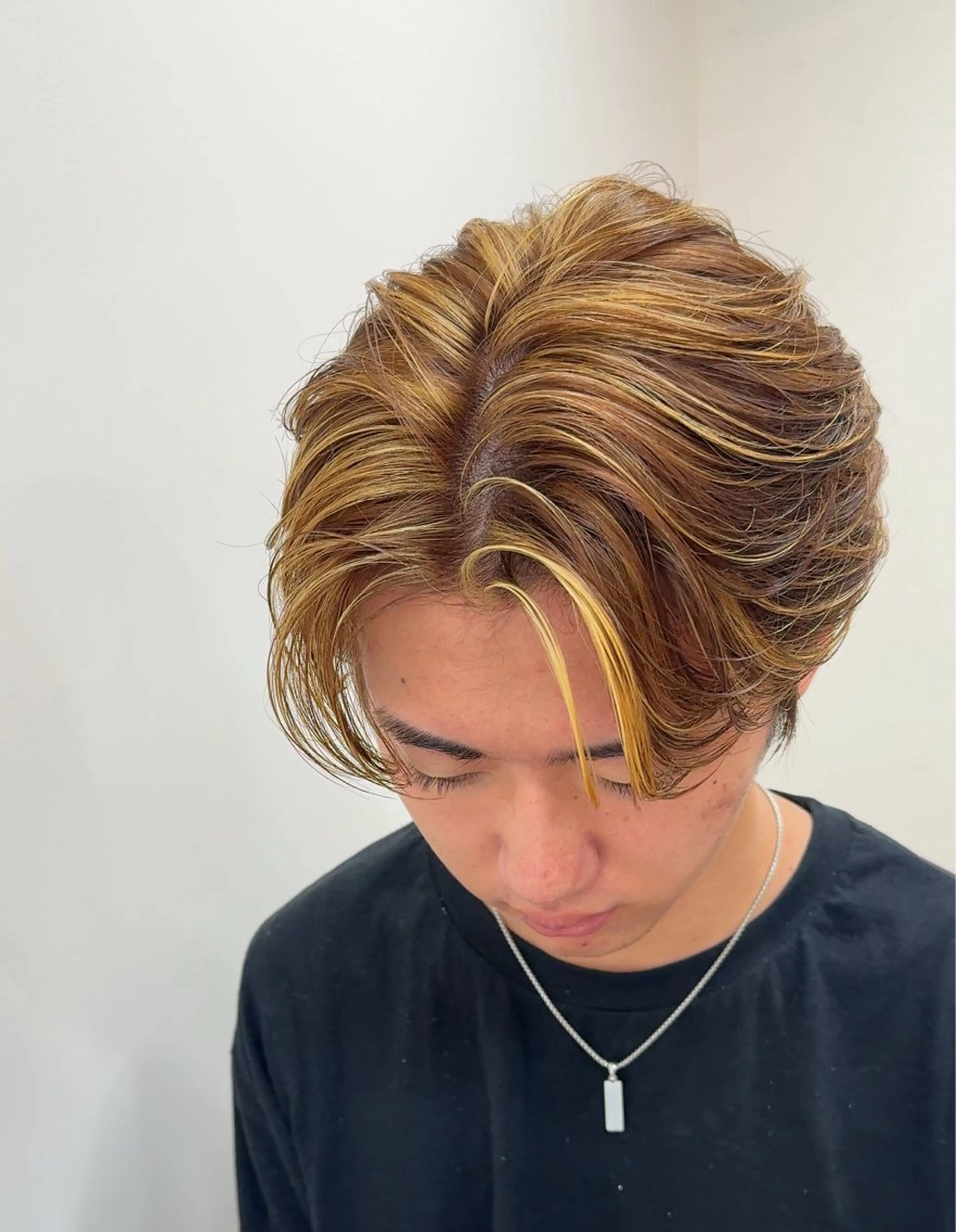 ショート カラー メンズ メンズブリーチ メンズハイライト ブリーチ ブラウンカラー ハイライトカラー ヘアカラー ヘアセット 雪音/美髪縮毛矯正 /ニュアンスパーマのヘアスタイル