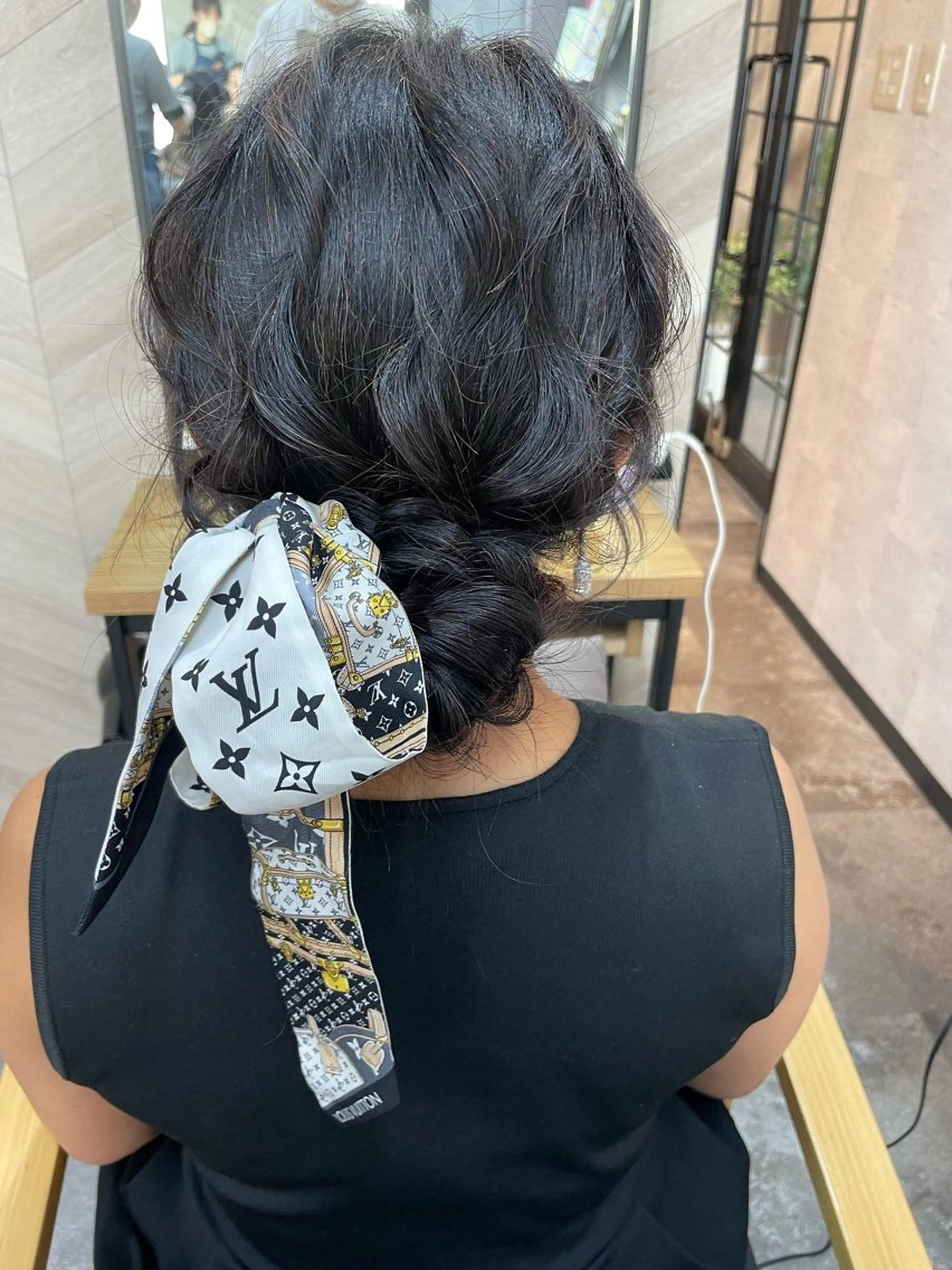 ロング ヘアアレンジ ローシニヨン ヘアセット 飯塚 沙衣のヘアスタイル