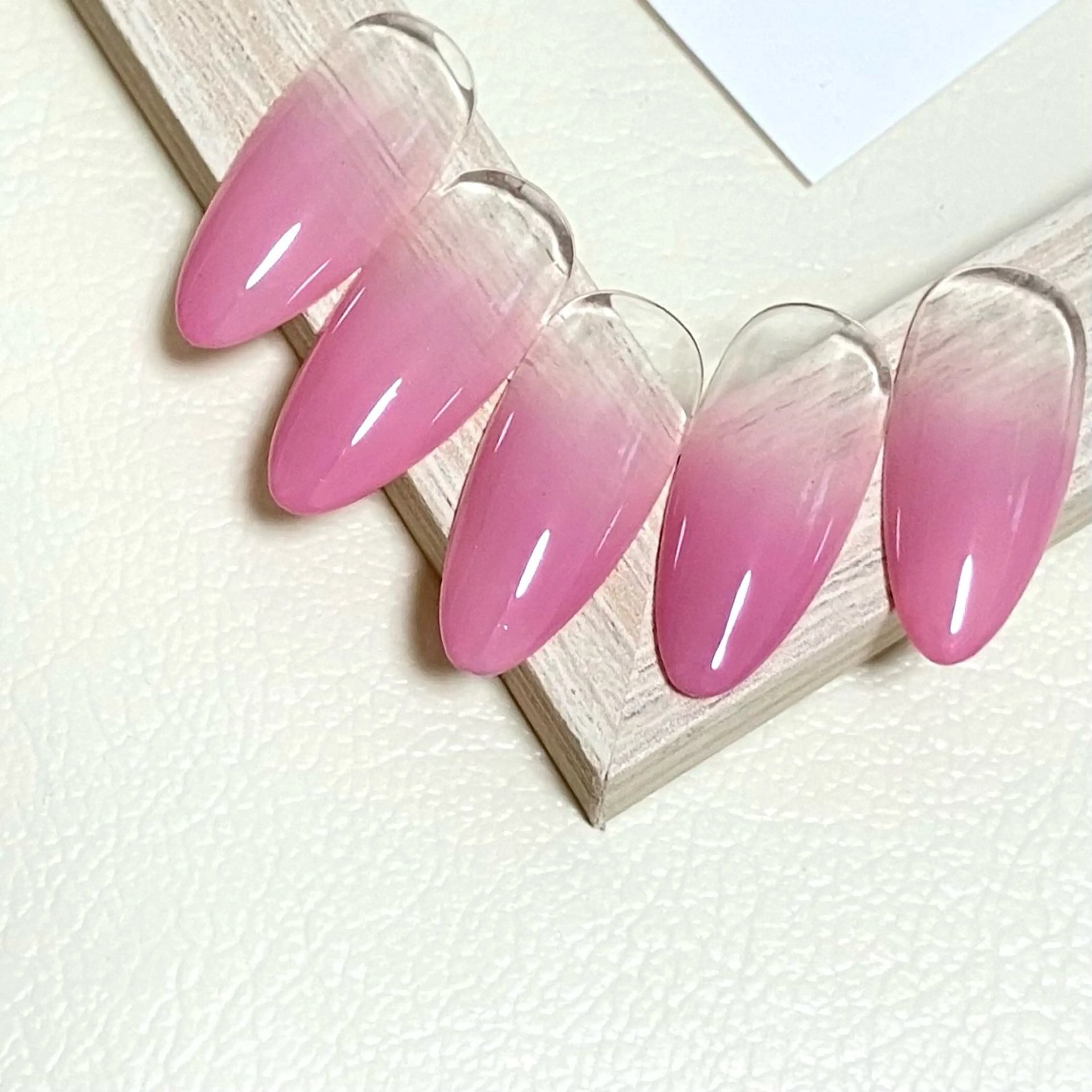 ネイル グラデーション nailroom kukaのネイルデザイン