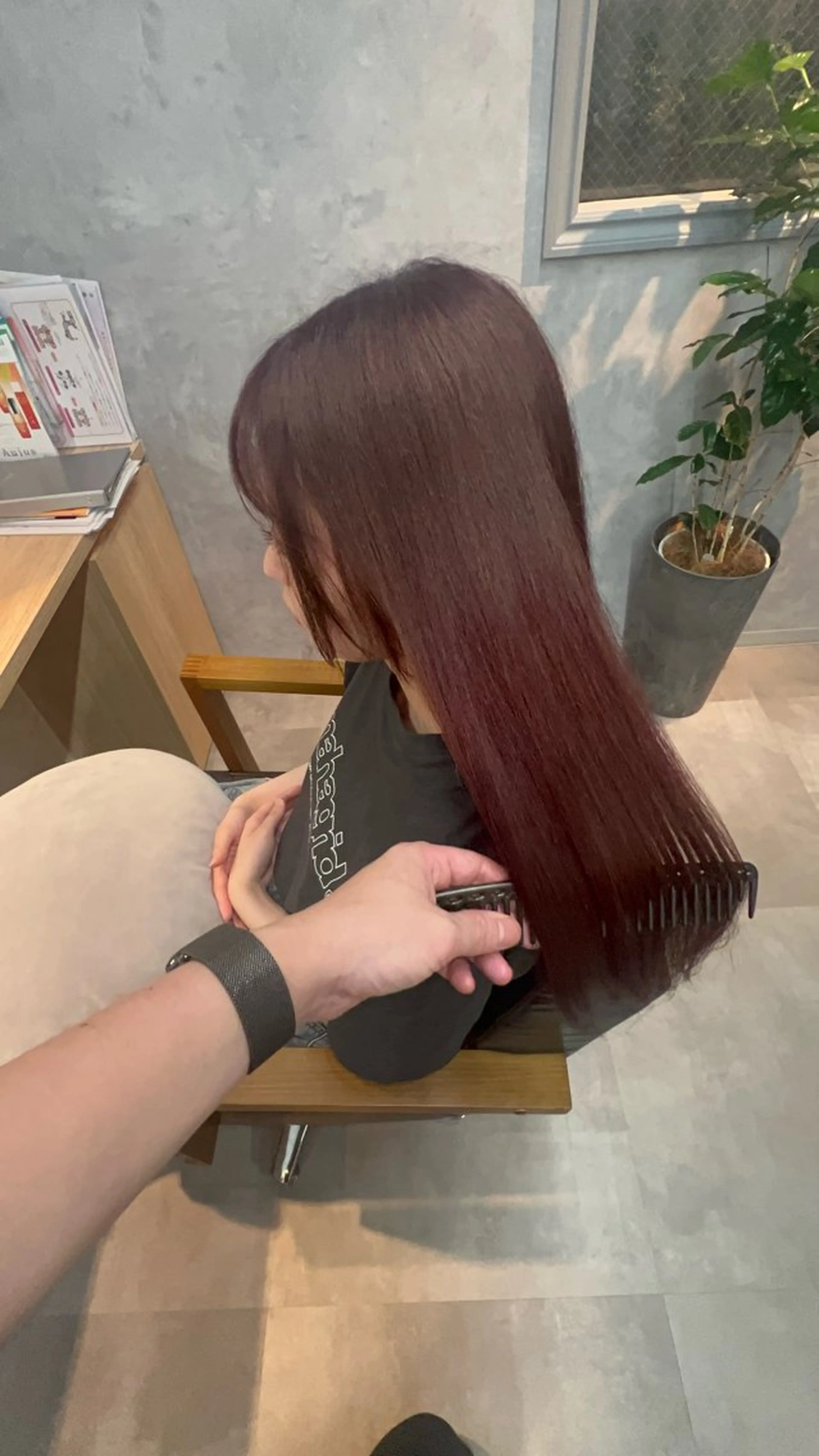 ロング motoトップカラー リスト/ブリーチカラのヘアスタイル