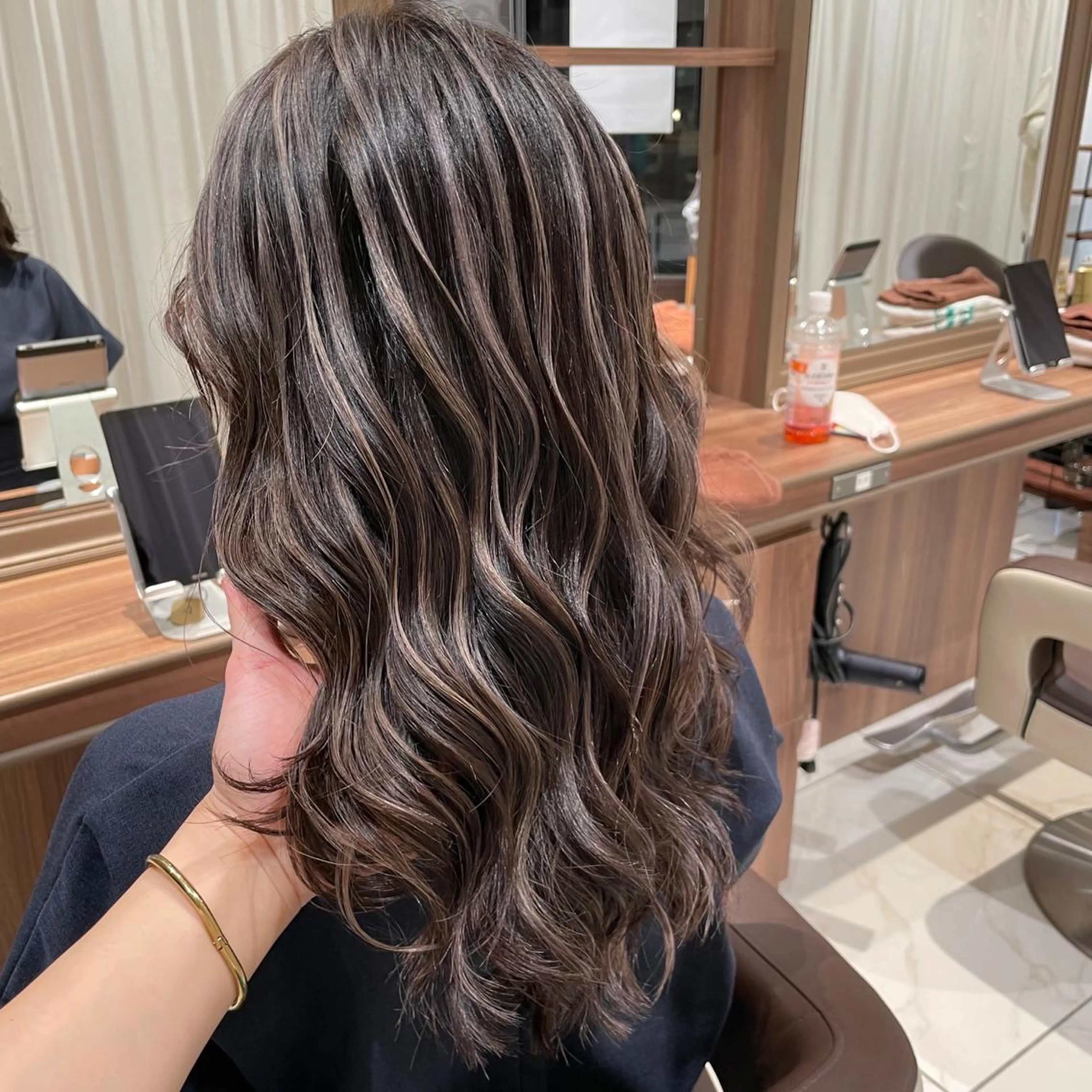 ロング カラー ハイライトカラー ハイライト ヘアカラー 🇰🇷韓国ヘア🤍 副店長/栗田のヘアスタイル