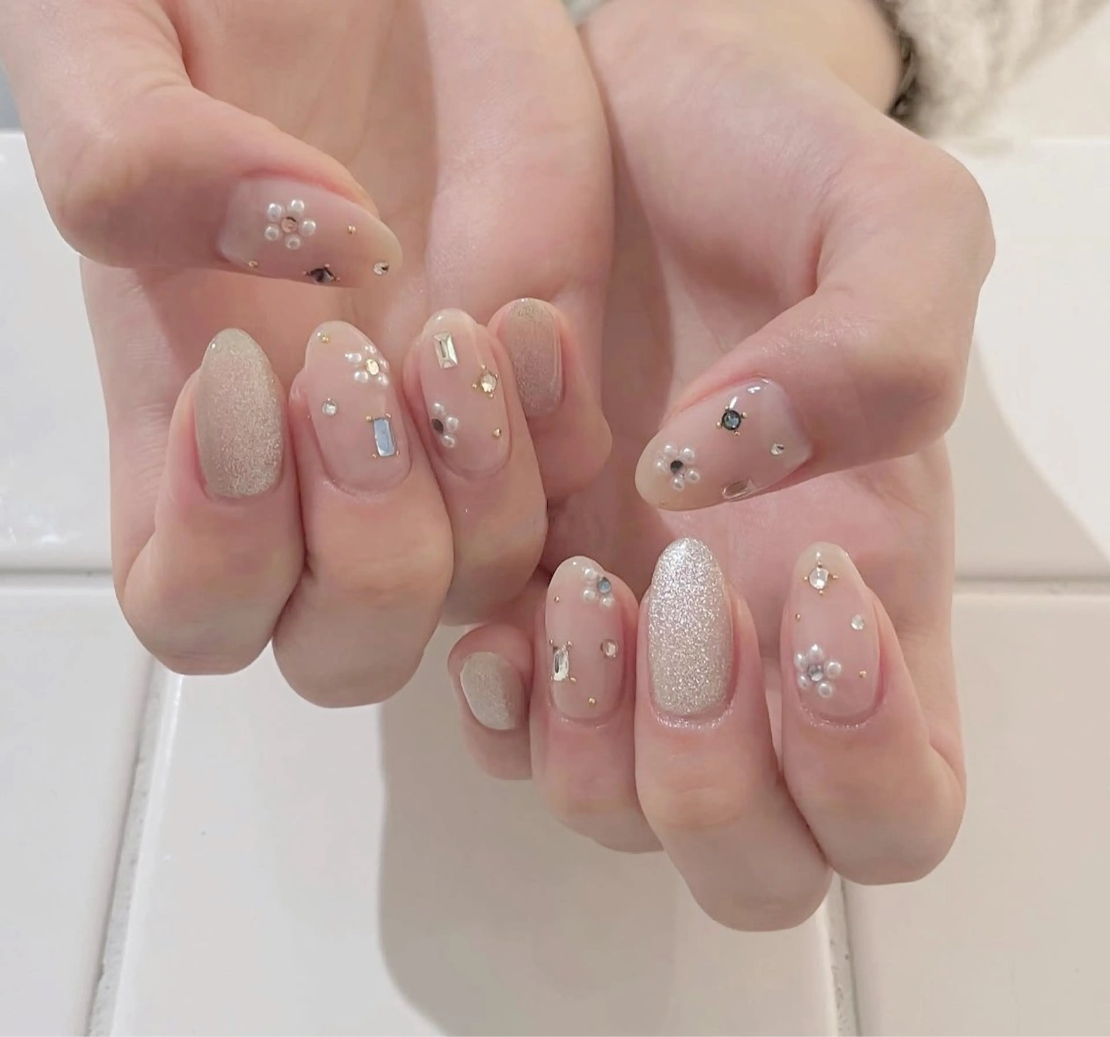 ネイル オーロラネイル フットネイル フレンチネイル ジェルネイル ガーリー ハンドネイル Mimo beau ty   salonのネイルデザイン
