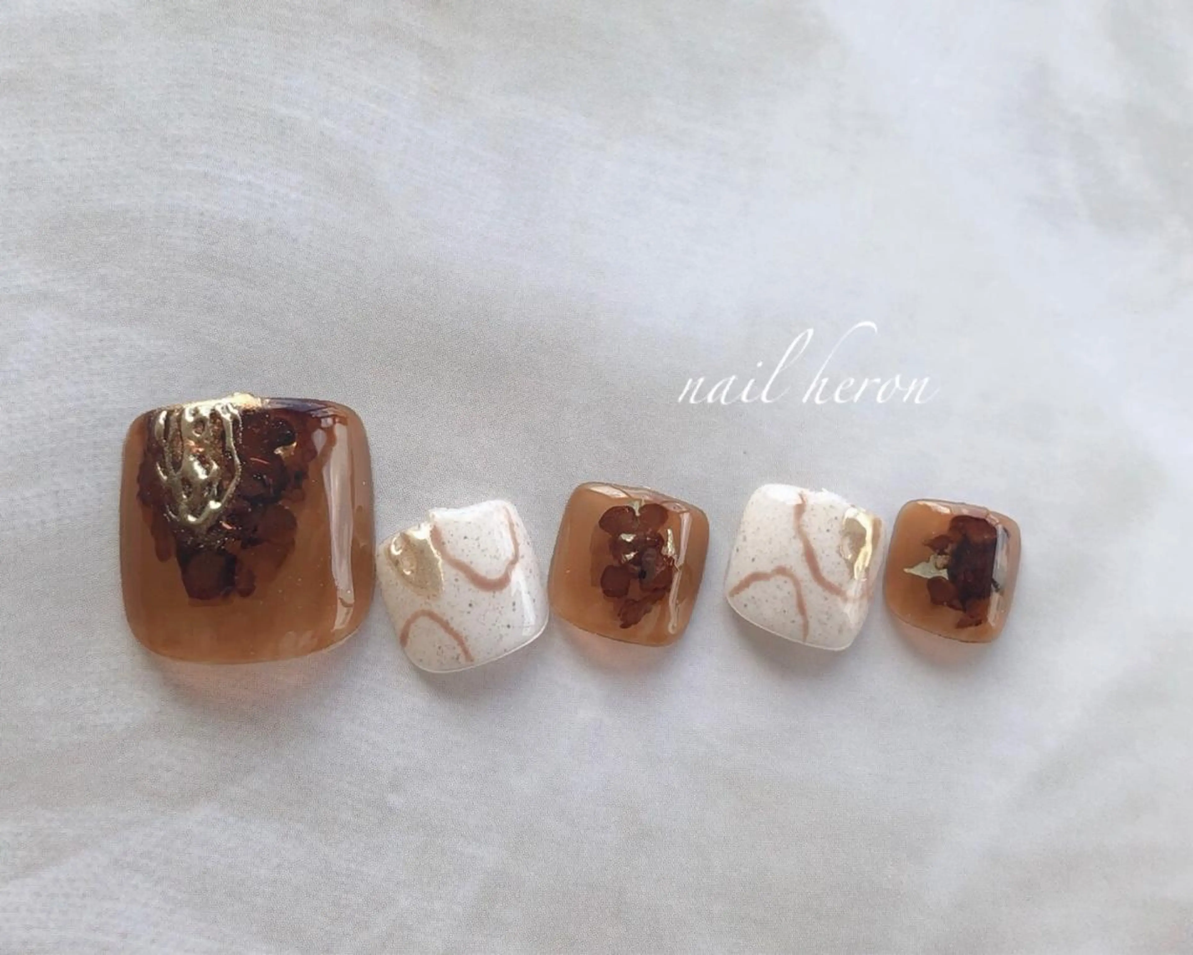 ネイル ブラウン フットネイル ニュアンスネイル フットネイル nail heron所属・saki_ nail heronのその他イメージ