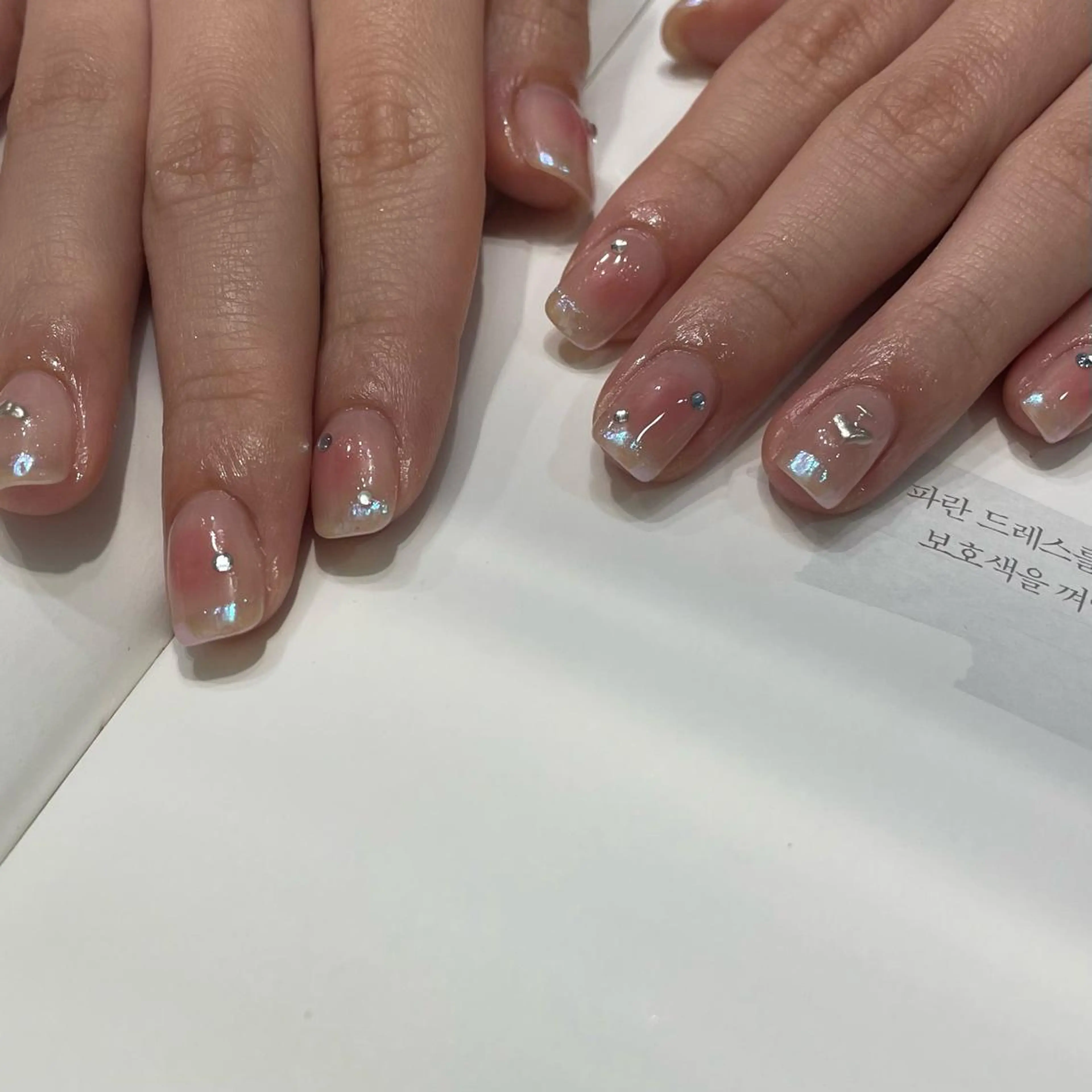 ネイル チークネイル ハンドネイル ネイルズシャトン🪡 ネイリスト斉藤のネイルデザイン
