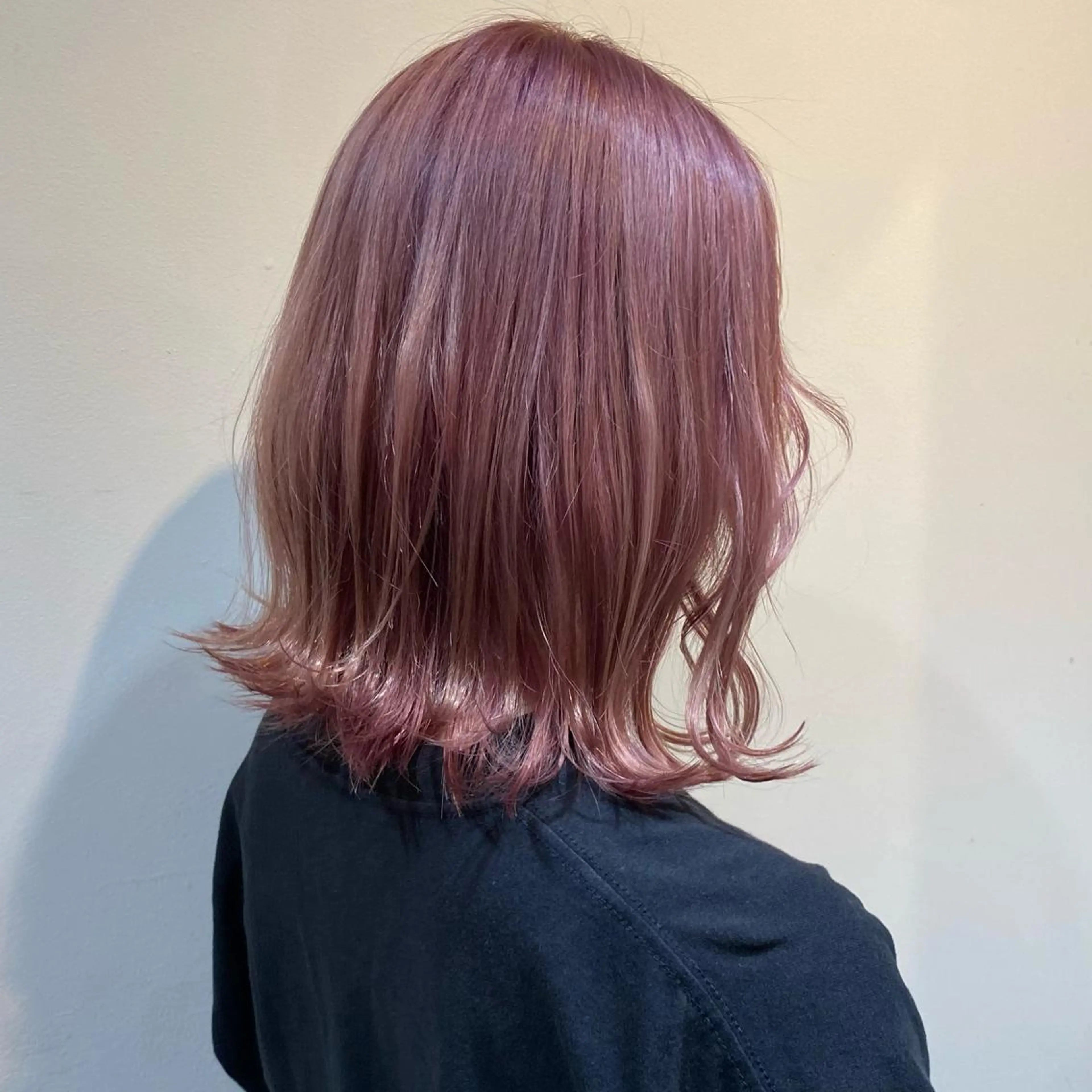 ミディアム カラー ヘアアレンジ イルミナカラー ピンクカラー シアーピンク 伊藤 玲衣のヘアスタイル