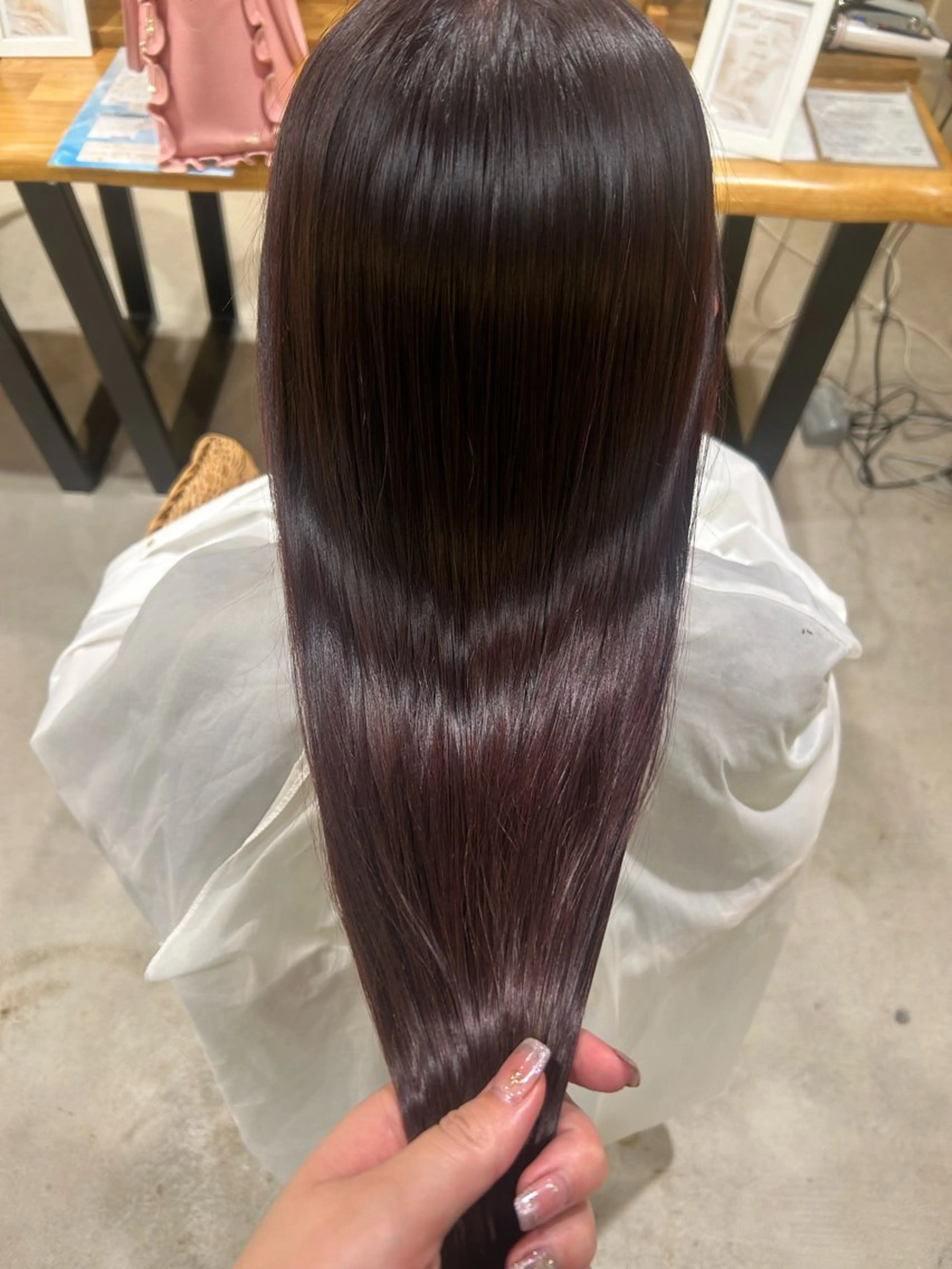 パーマ shu ブラウンピンクカラーのヘアスタイル