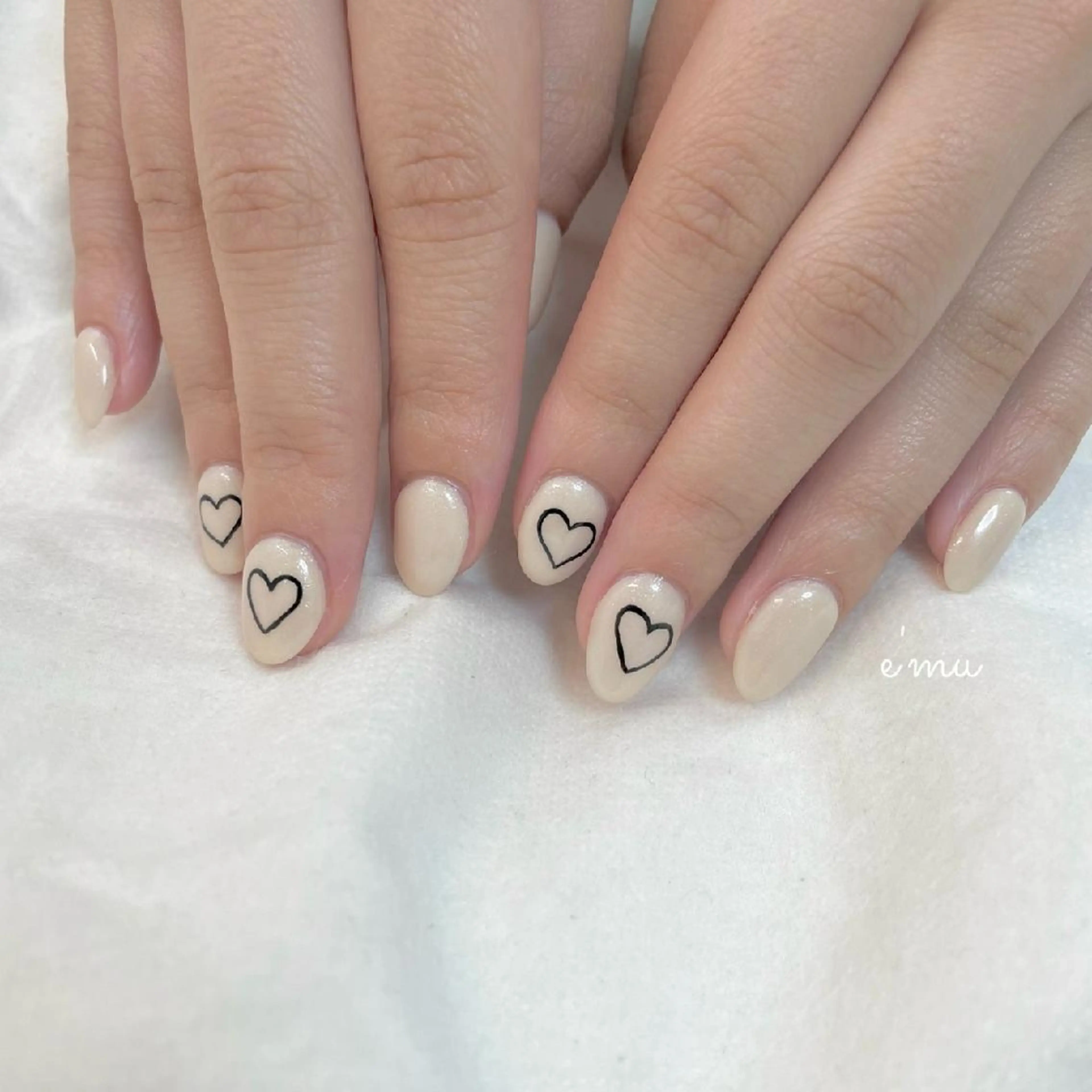 ネイル ハート ワンカラーネイル nail salon e'mu💐のネイルデザイン