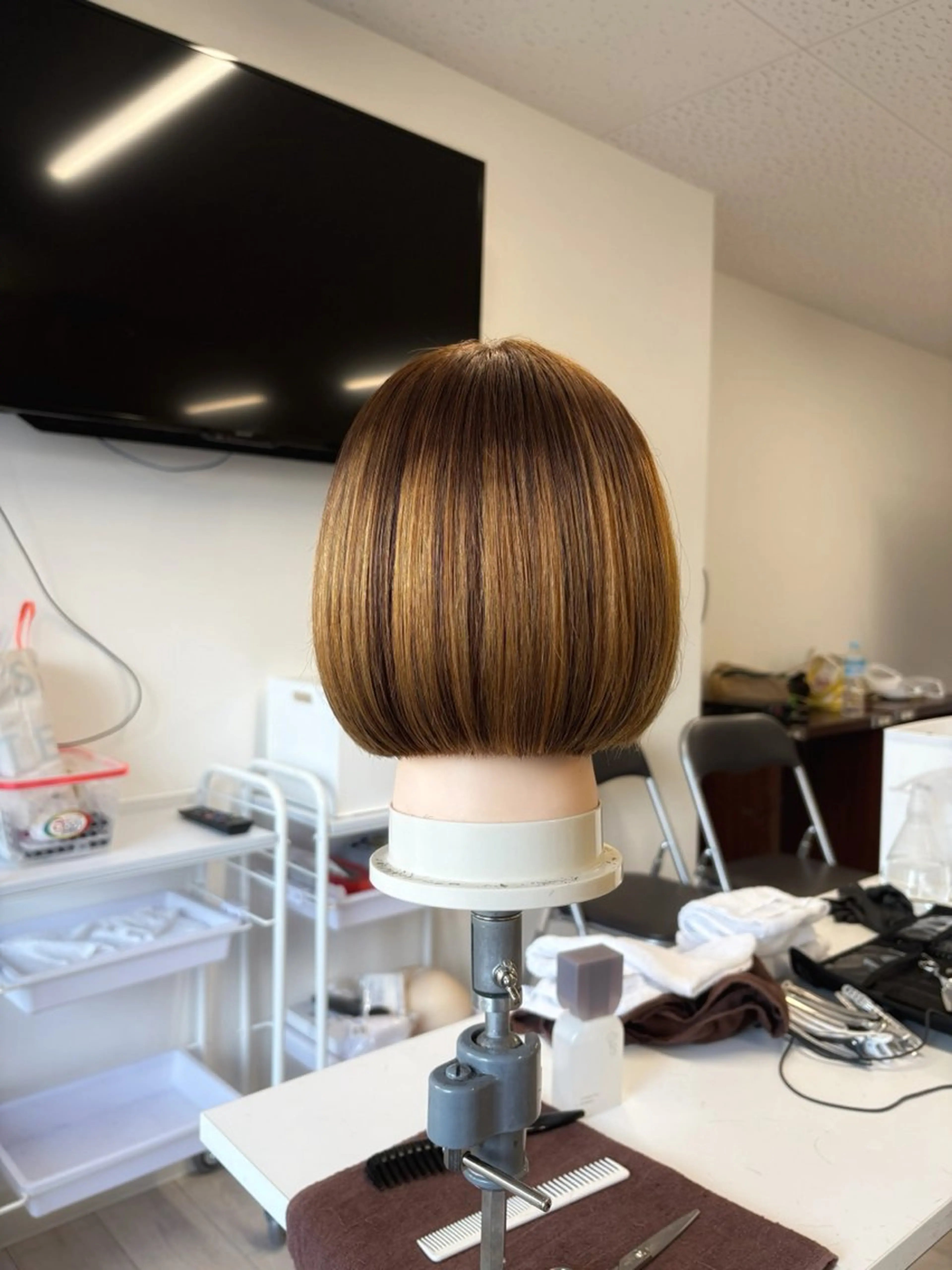 ミディアム i feel  AVEDA瑞江所属・麥生田 秀太のヘアスタイル