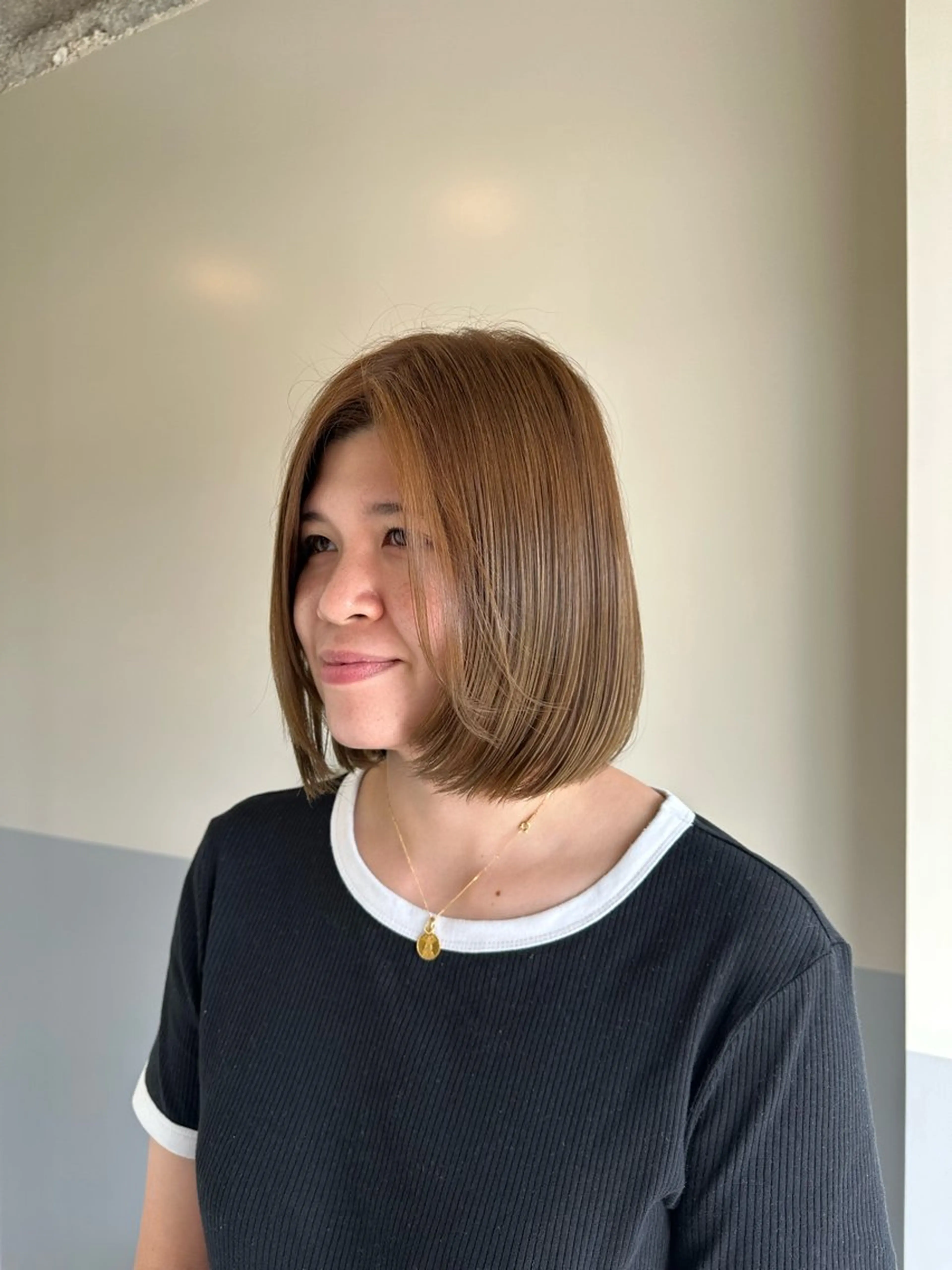 ショート カラー ベージュカラー 三浦 彩那のヘアスタイル