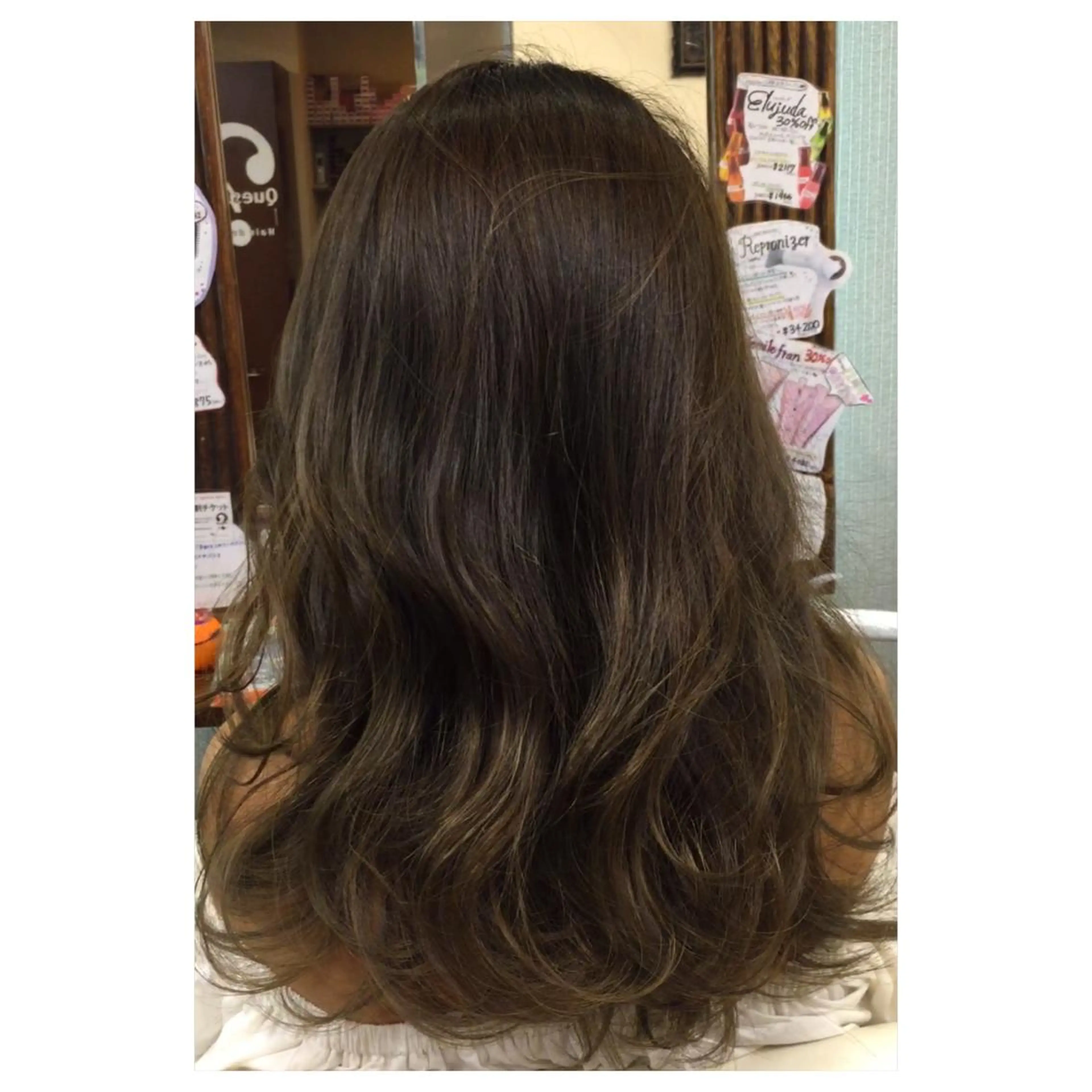 セミロング カラー グラデーションカラー グレージュ ハイライトカラー 外国人風カラー ハイライト パーソナルカラー診断 できます 木曽 主博のヘアスタイル