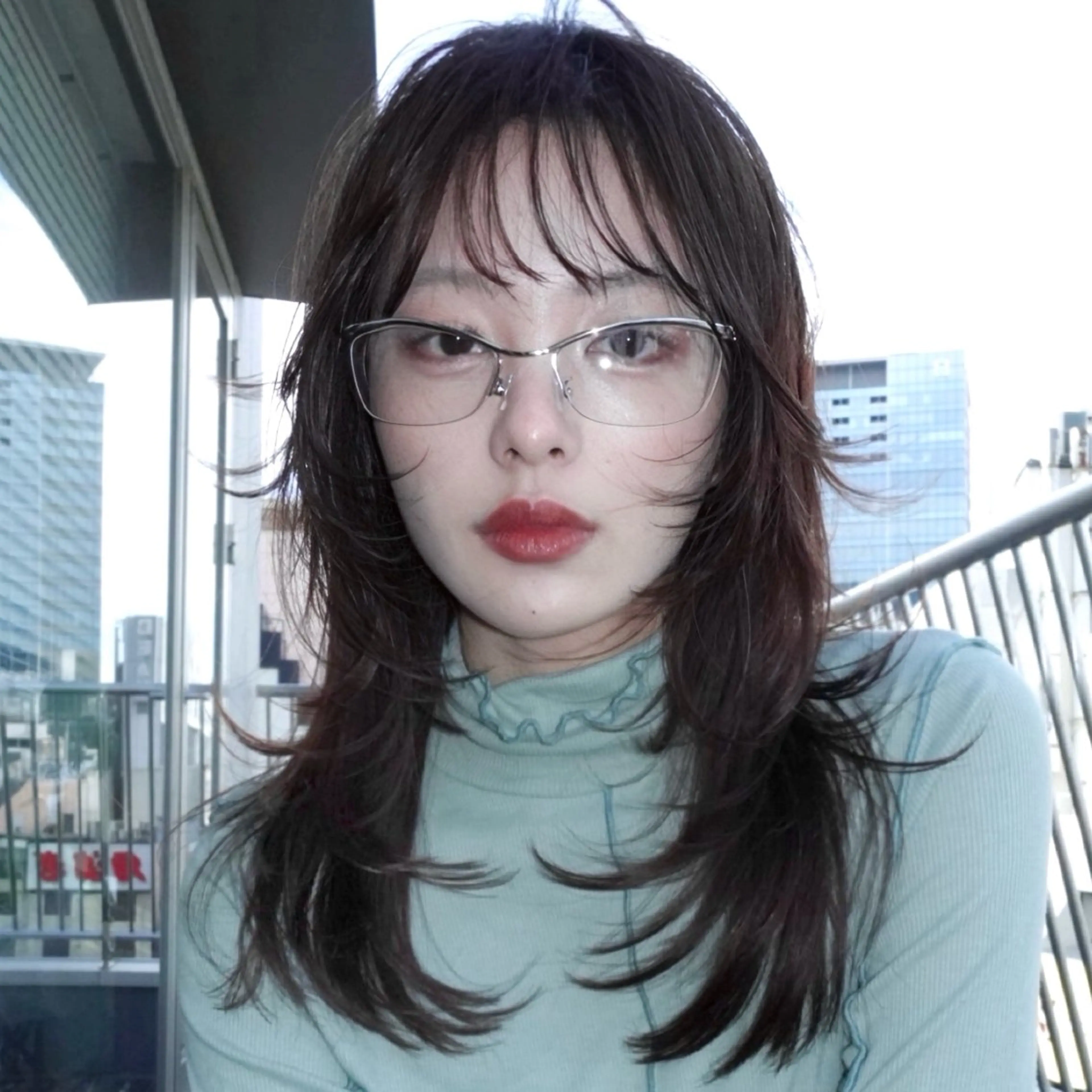 ロング カラー 黒髪 ブラウンカラー 透明感カラー 顔周りカット ハッシュカット カット ヘアカラー トリートメント レイヤーカット ダブルカラーのヘアスタイル