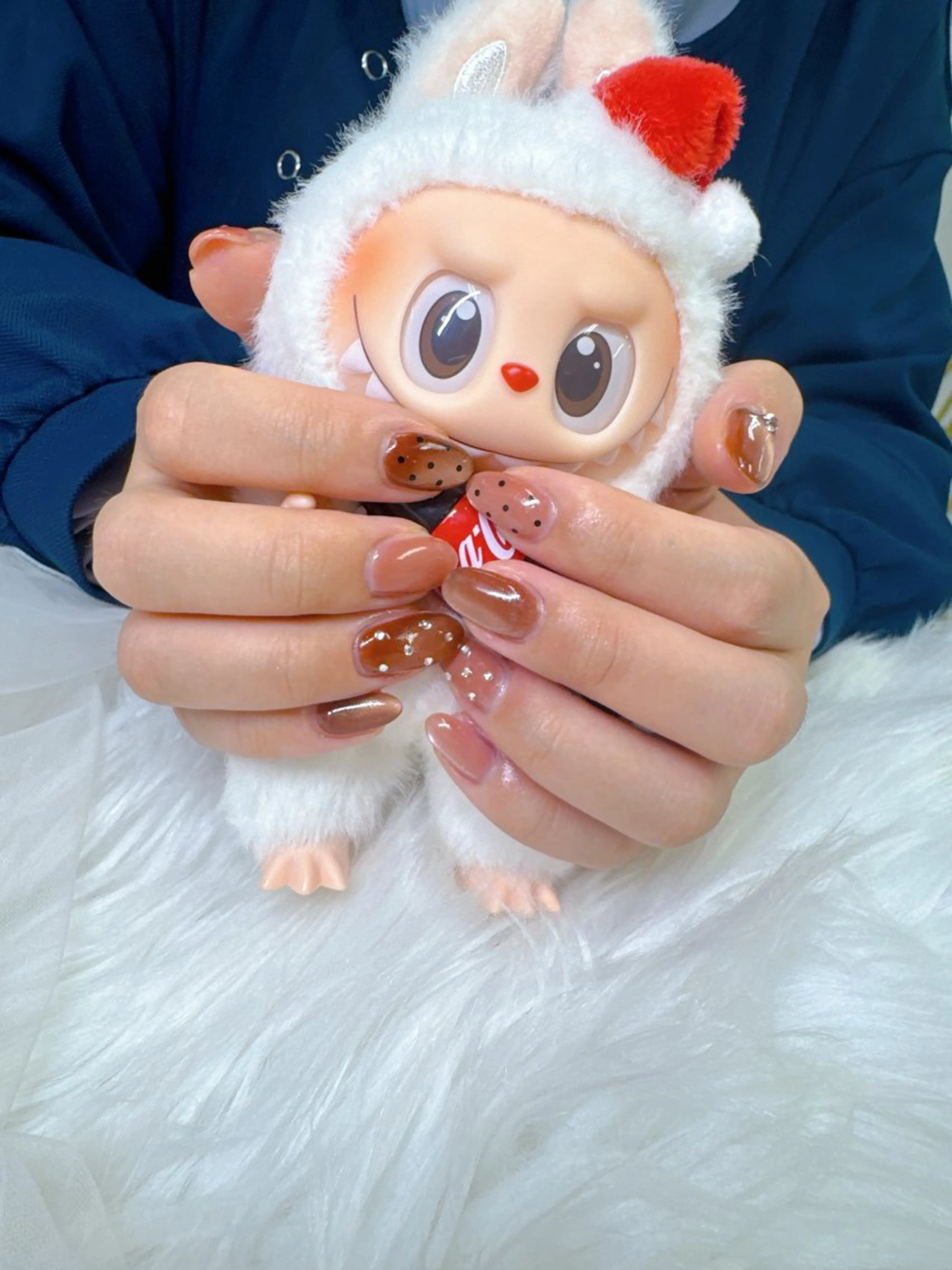 ネイル ボルドー チークネイル ドット 長さ出し フレンチネイル ハンドネイル クイーンズネイル銀座所属・Queeens nailのネイルデザイン
