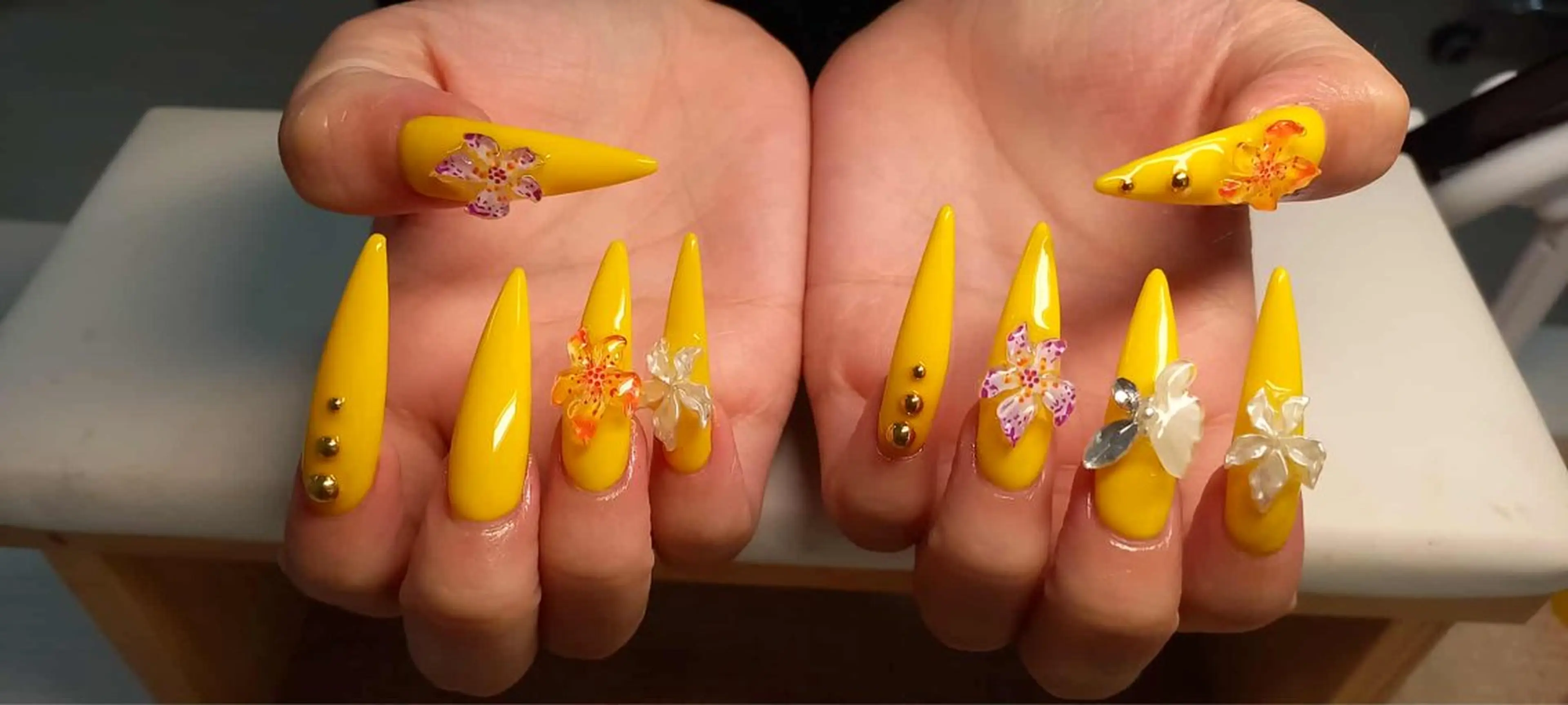 ネイル オーロラネイル フレンチネイル グラデーション 氷ネイル・うるうるネイル キラキラネイル ハンドネイル H.baby Nail Salonのネイルデザイン
