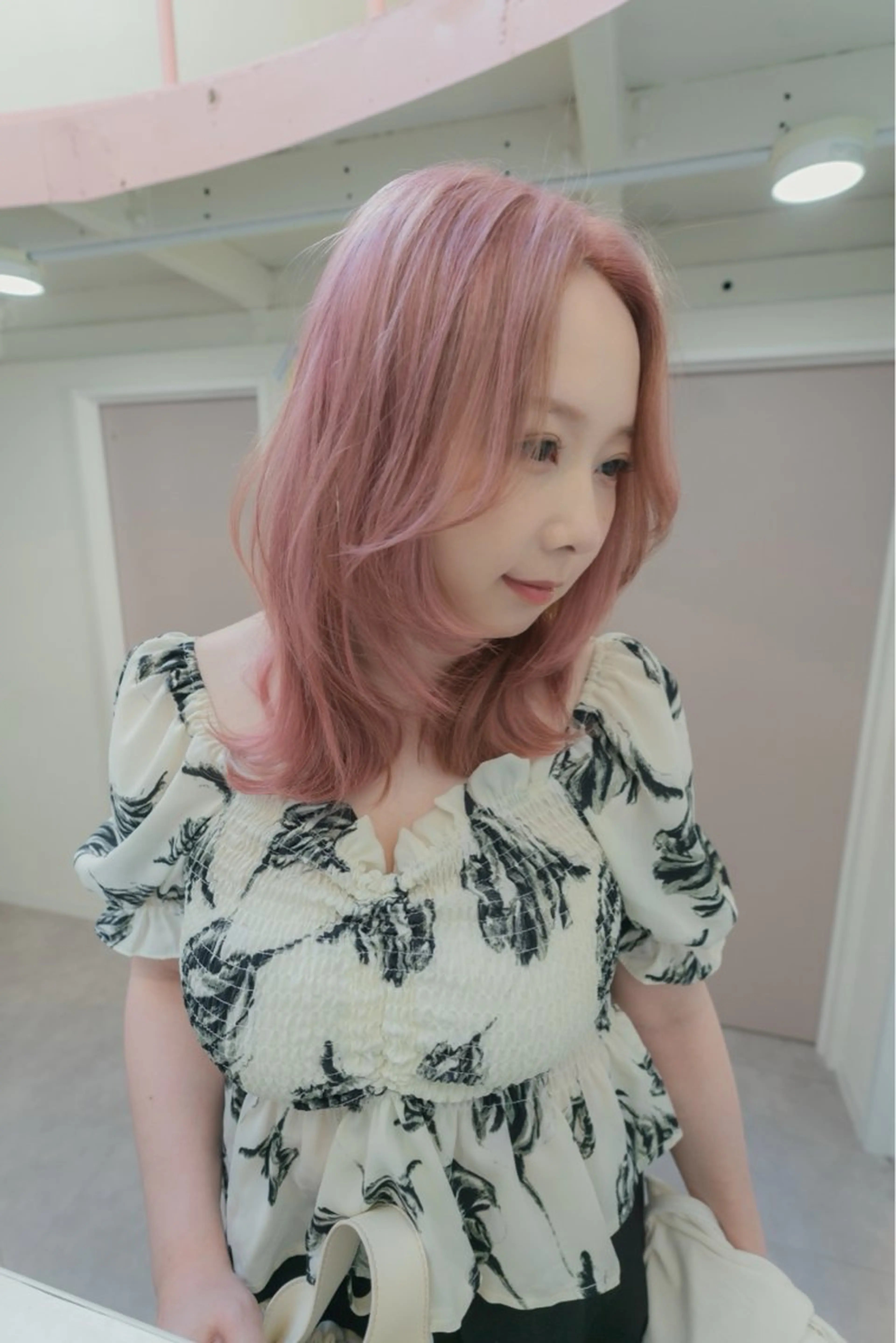 ミディアム カラー ベージュカラー ピンクカラー ピンクベージュ kyon.hair 韓国カットカラーのヘアスタイル