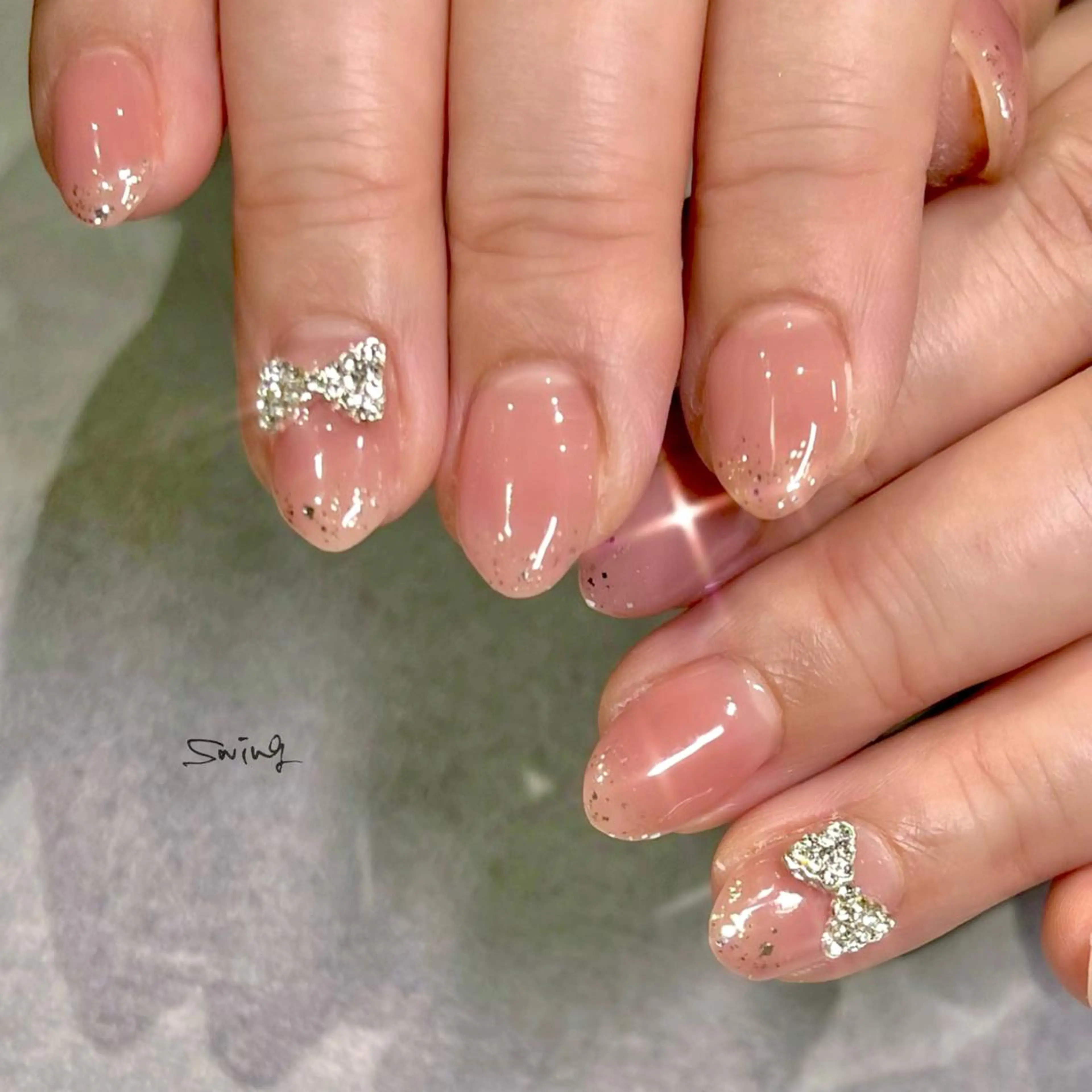 ネイル オフィスネイル リボン シンプルネイル SWING Nail Salon所属・Yoshida Takakoのネイルデザイン