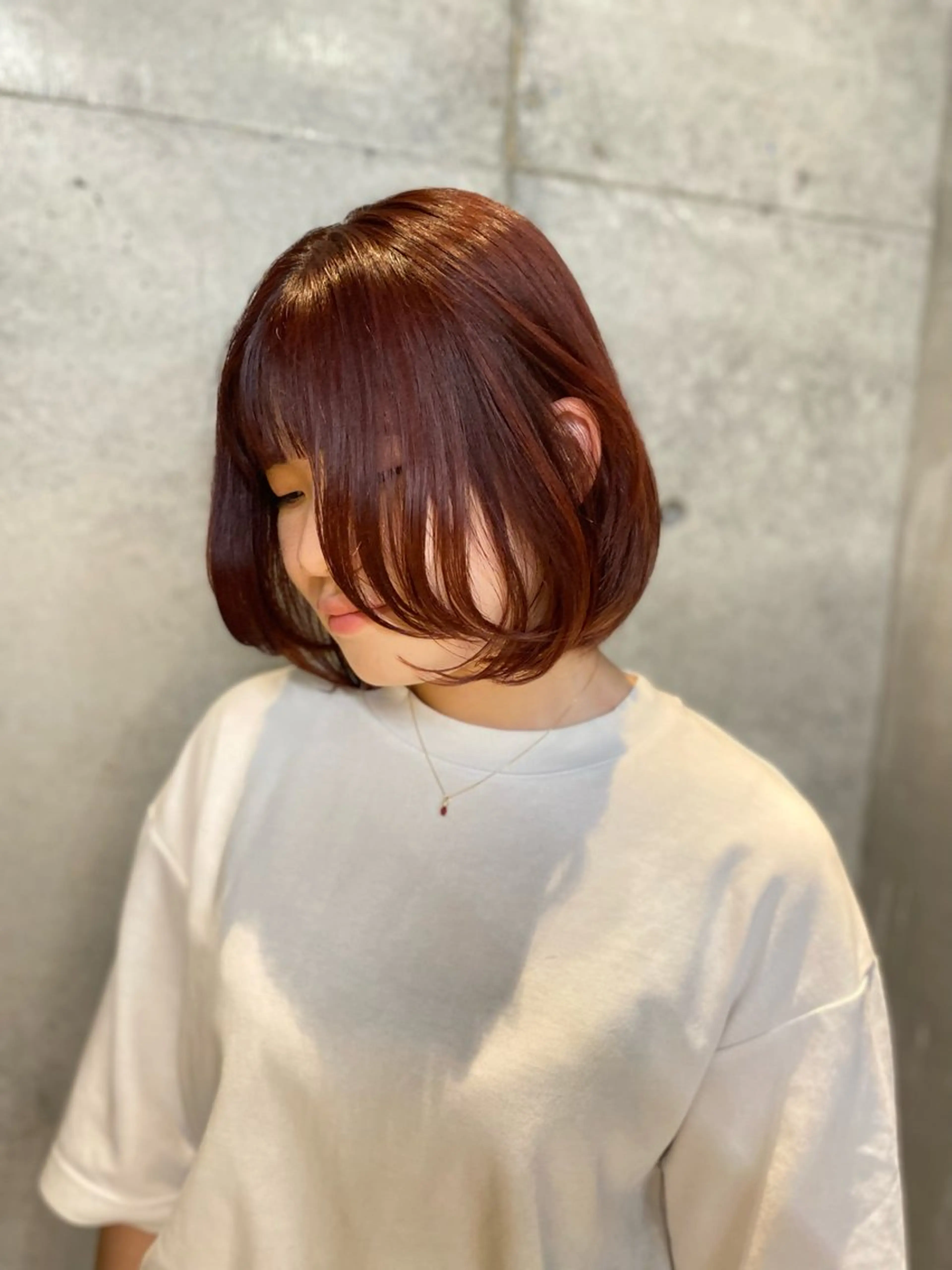 ミディアム カラー ヘアアレンジ レッドカラー 顔周りカット タンバルモリ カット ヘアカラー トリートメント mina 🌷のヘアスタイル
