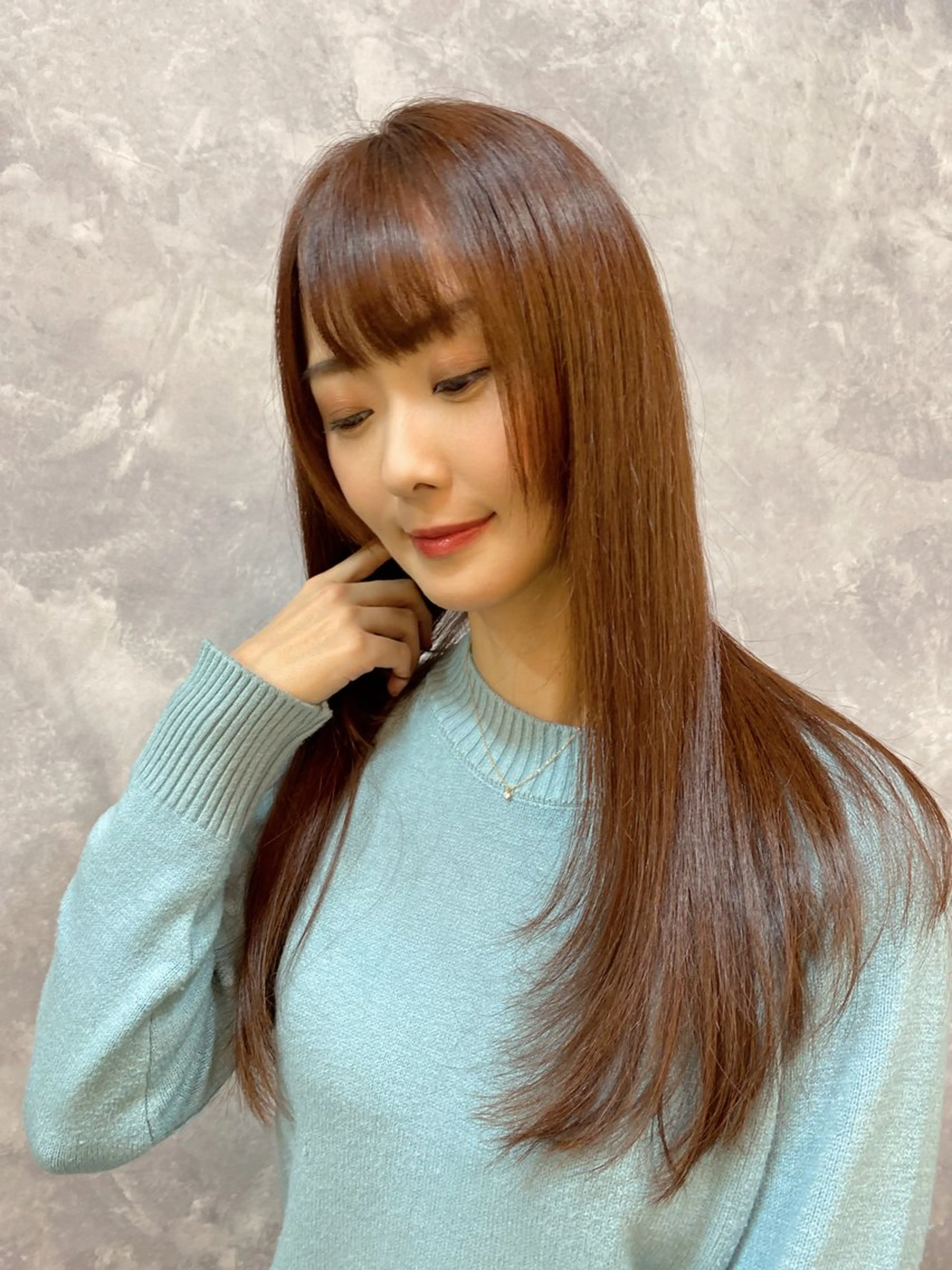 ロング カラー ヘアアレンジ 顔まわりレイヤー 顔周りカット レイヤーカット トリートメント カット ヘアカラー トリートメント mika｜寒色カラー ｜髪質改善のヘアスタイル