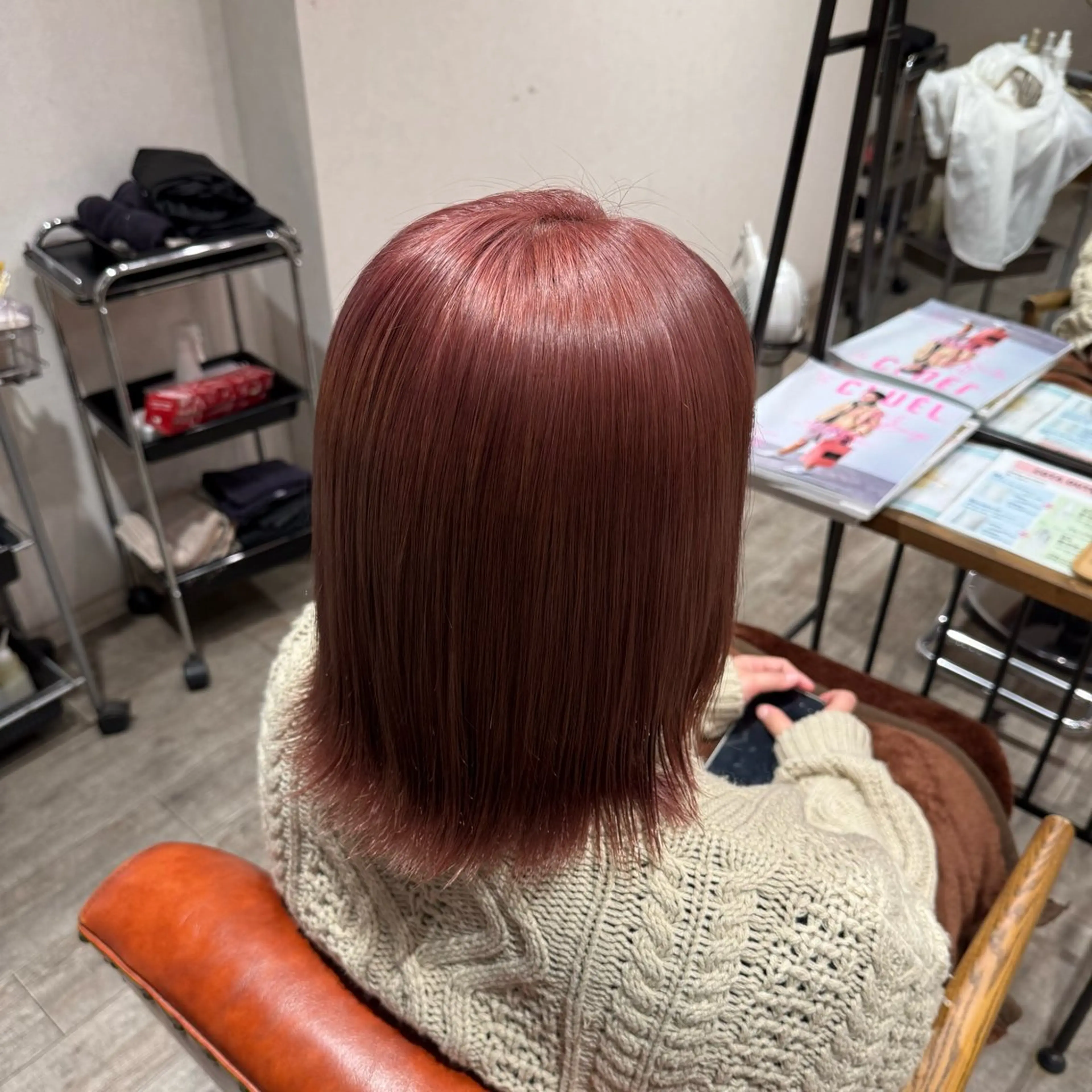 ミディアム カラー ベージュカラー ピンクカラー ピンクベージュ シルバー シルバーベージュ ヘアカラー 岡田 真弥のヘアスタイル