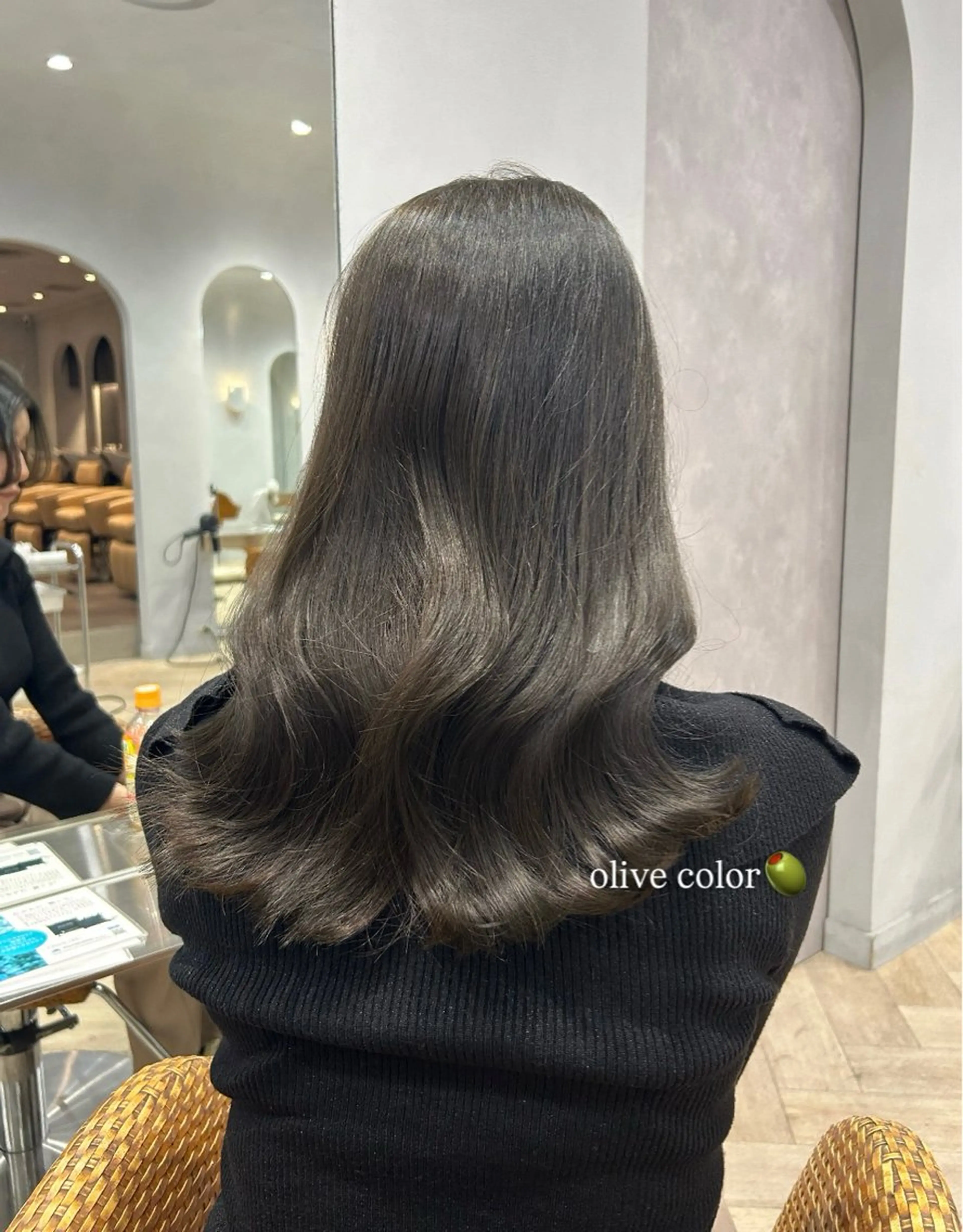 ロング カラー オリーブカラー 柴田 千春のヘアスタイル