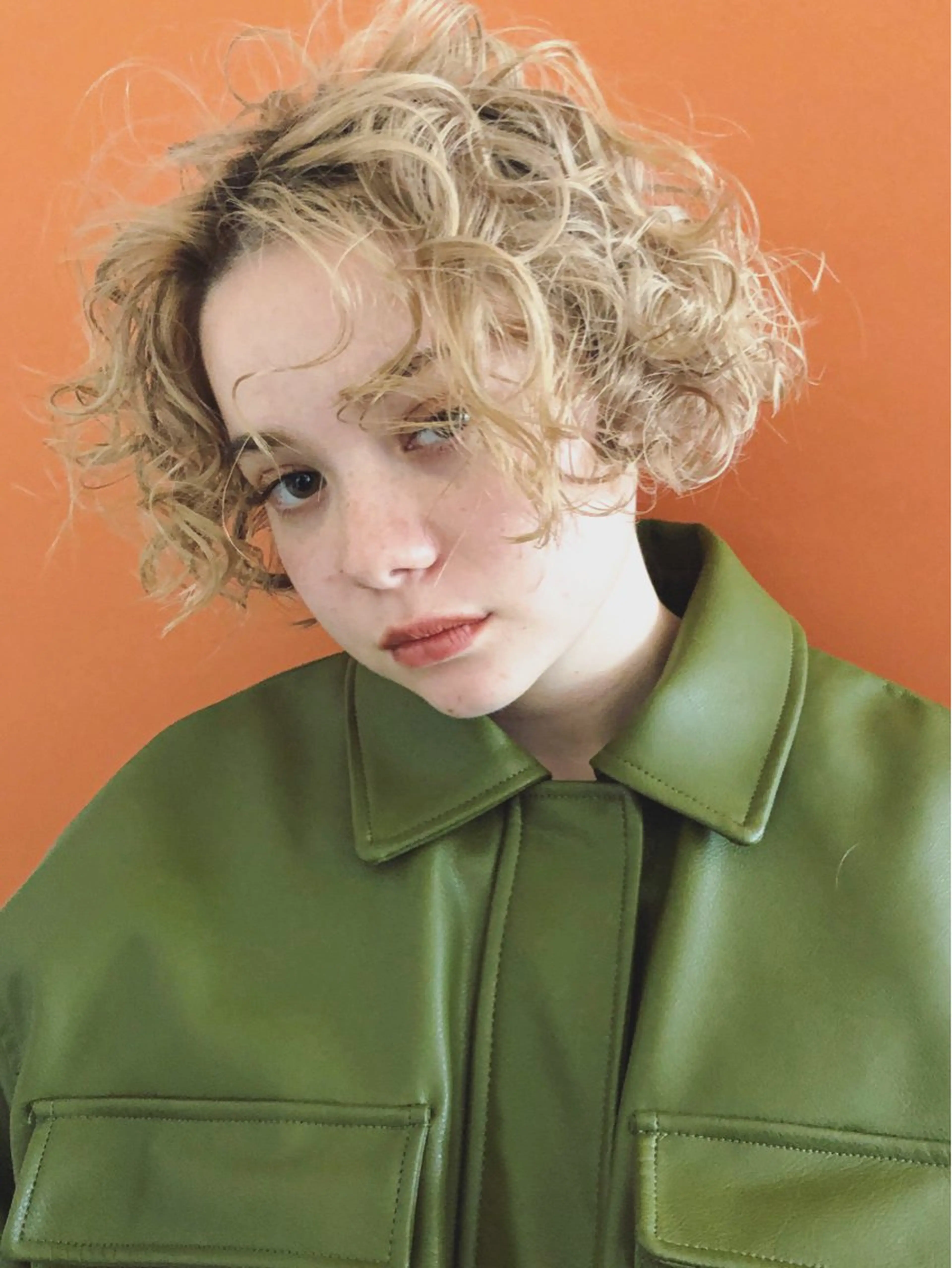 ショート カラー ブロンド ボブ カット ヘアカラー トリートメント Loom.所属・村上雅人 ナチュラルモードのヘアスタイル