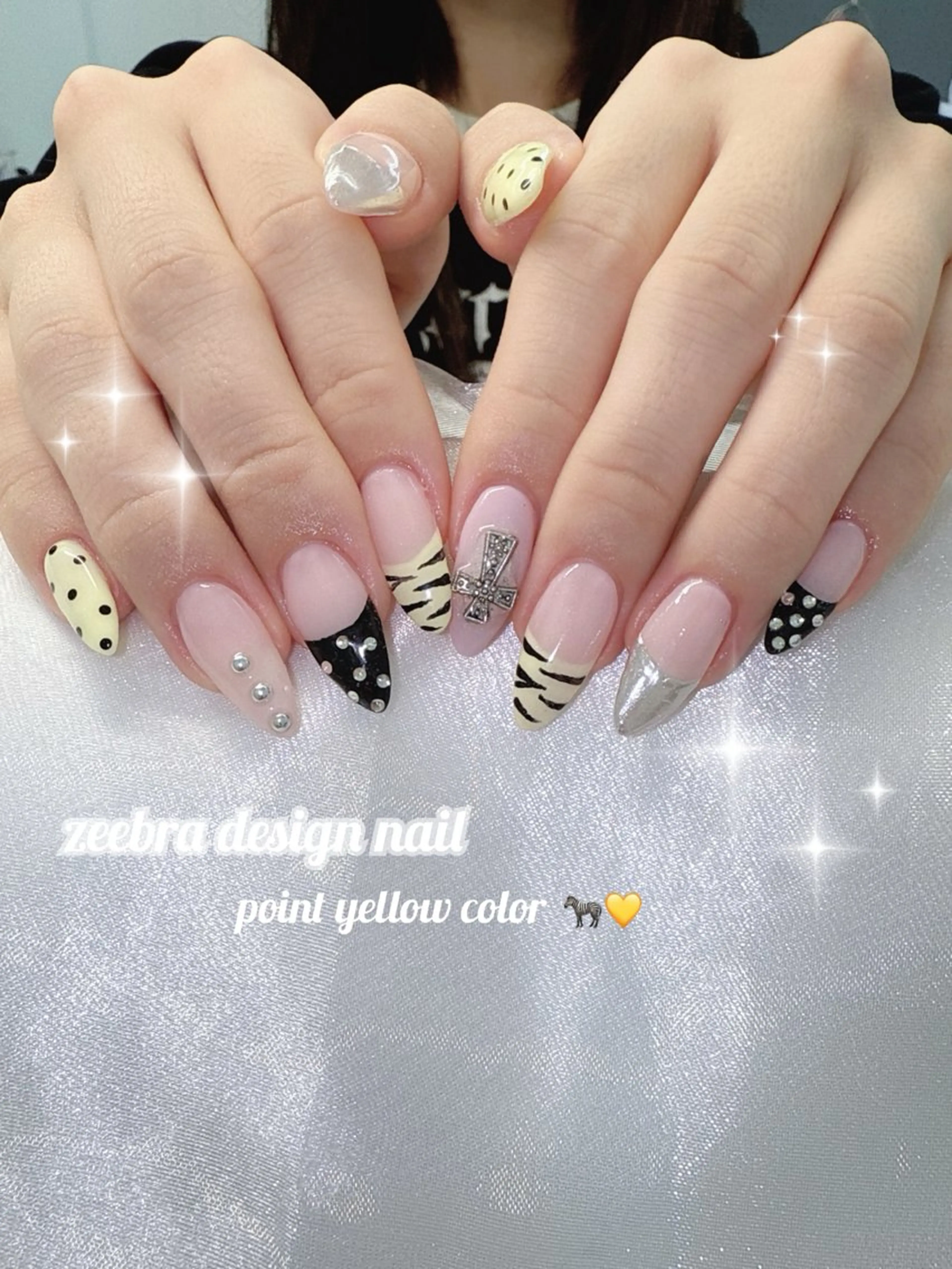 ネイル ジェルネイル 氷ネイル・うるうるネイル ニュアンスネイル オフィスネイル シンプルネイル ちゅるんネイル🩵 miyuのネイルデザイン