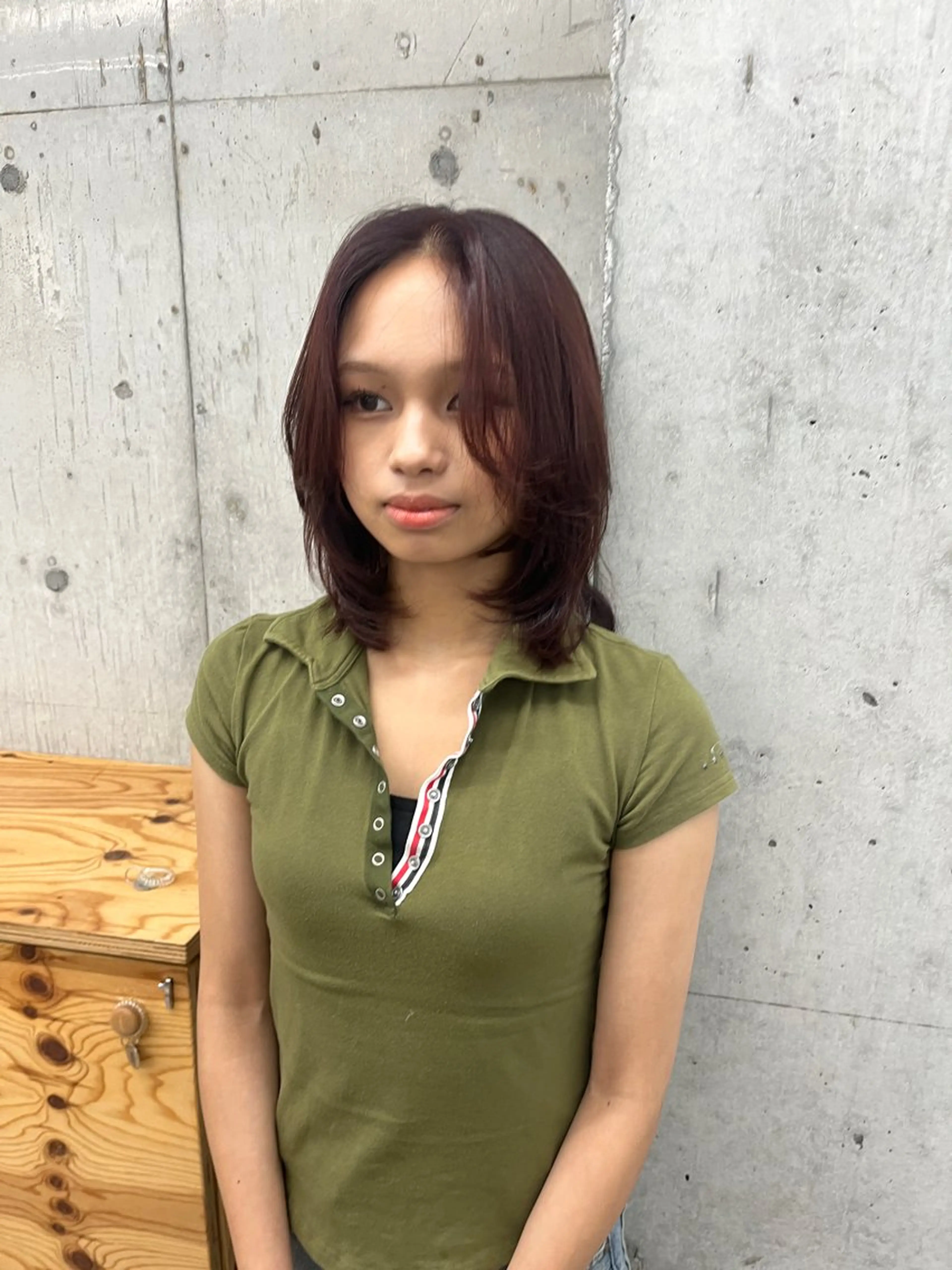 ミディアム カラー 友花 暗髪／ナチュラルのヘアスタイル