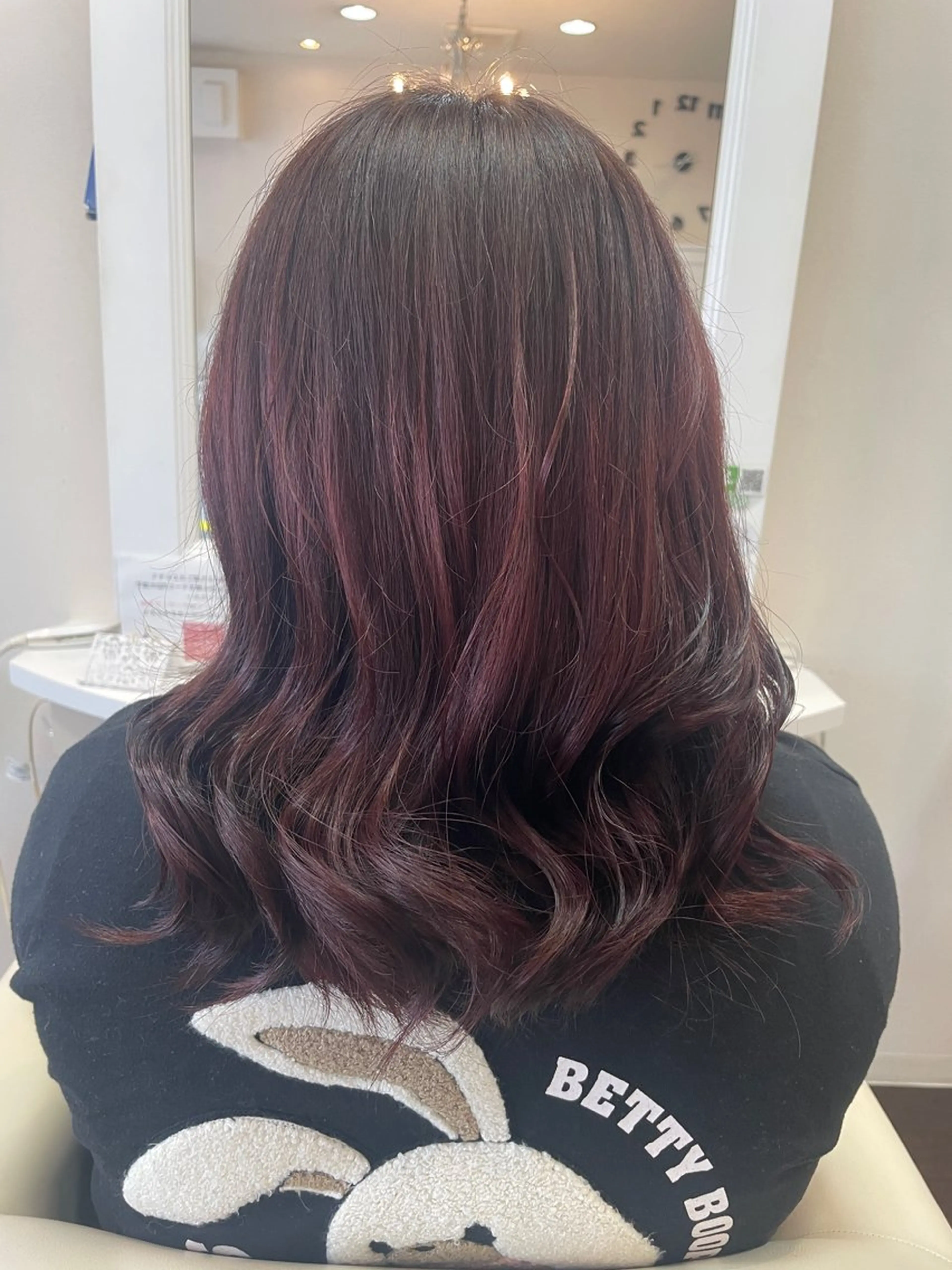 セミロング カラー カシス レッドカラー ヘアカラー トリートメント ラヴィールアーム所属・秋山 麗奈のヘアスタイル