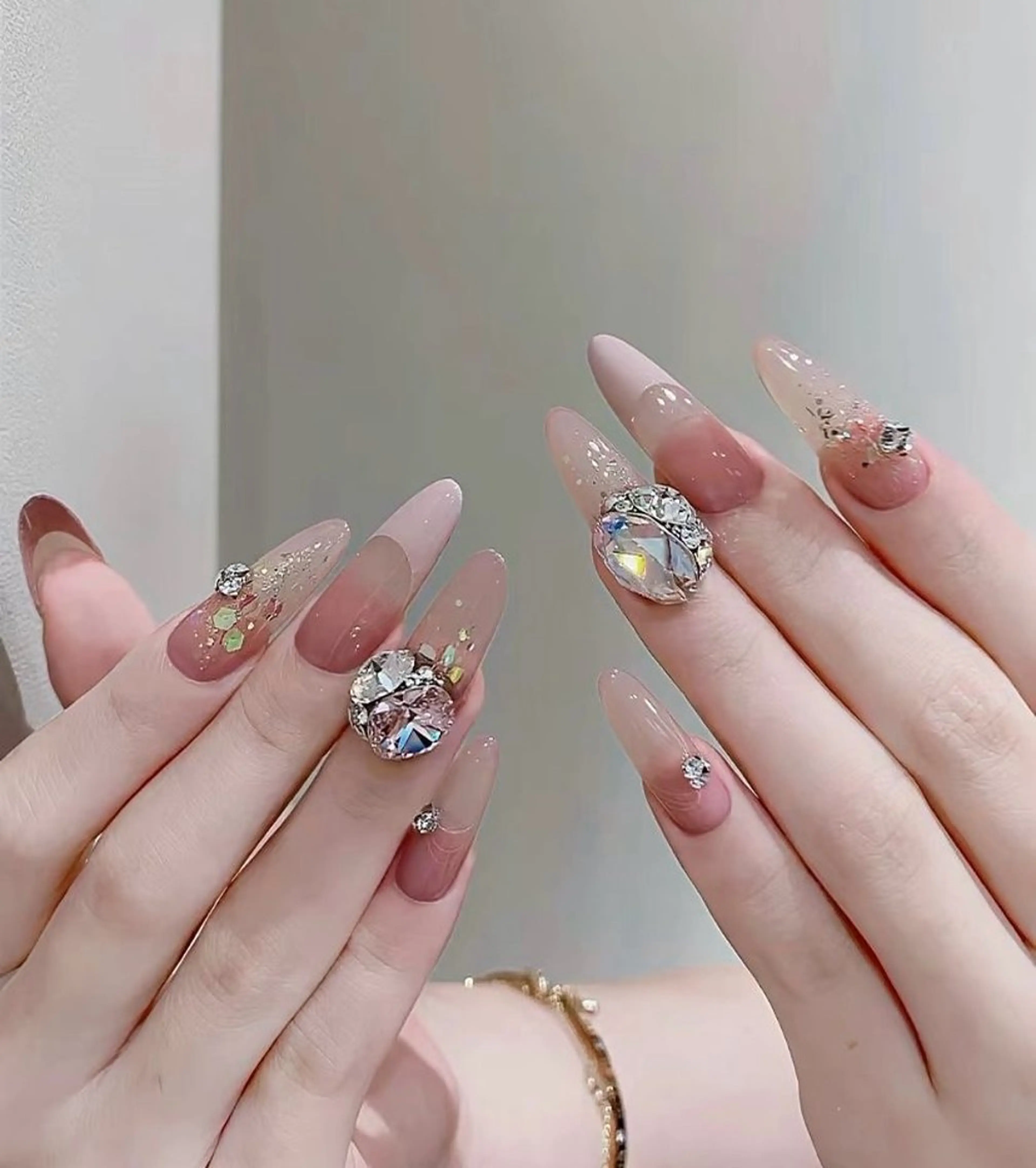 ネイル アートネイル ジェルネイル キラキラネイル 持ち込み ワンホンネイル ハンドネイル ハンドケア Panda chan Novaのネイルデザイン