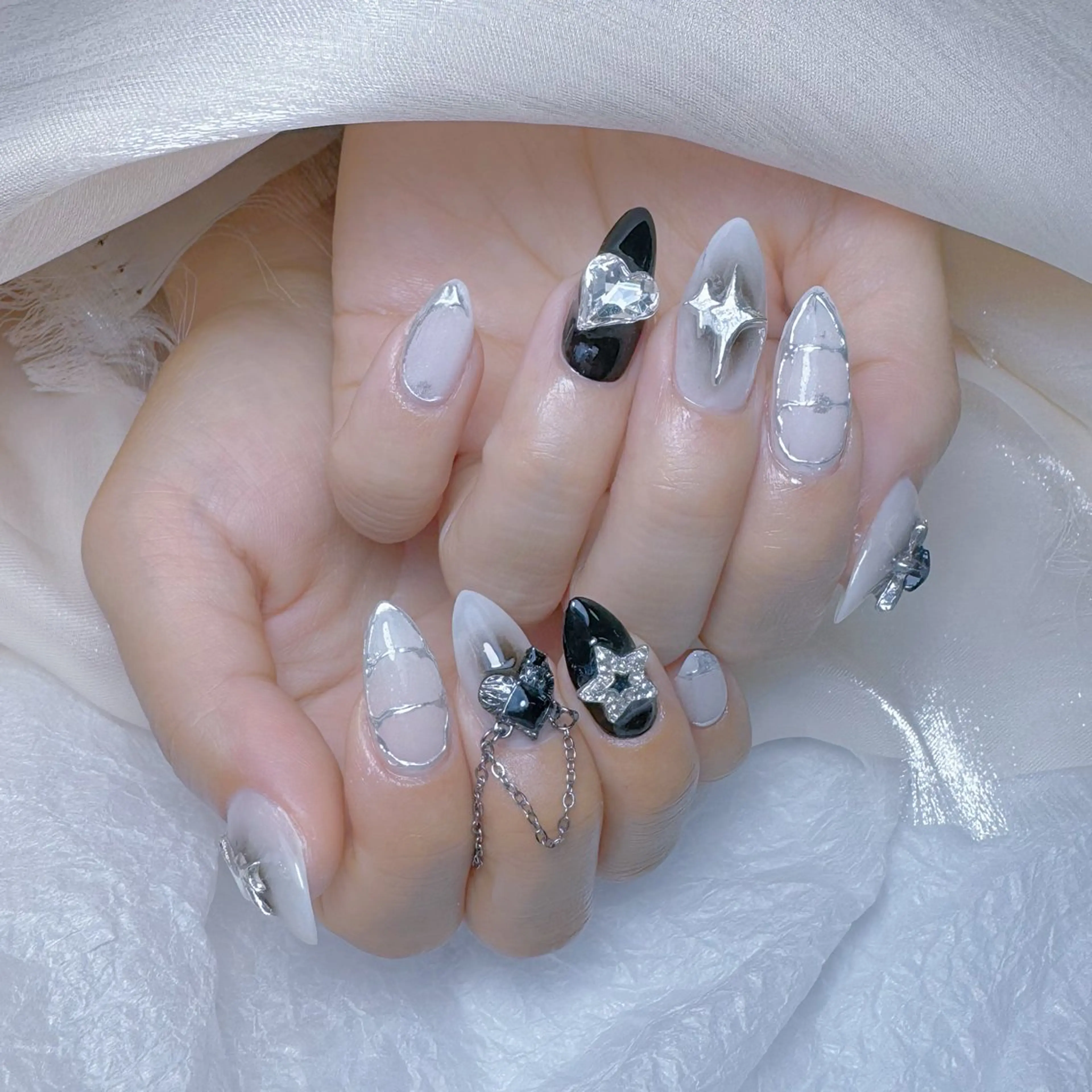 ネイル チークネイル ガーリー キラキラネイル 韓国ネイル スカルプネイル ハンドネイル NailPrincess所属・princess スカルプ専門店のネイルデザイン