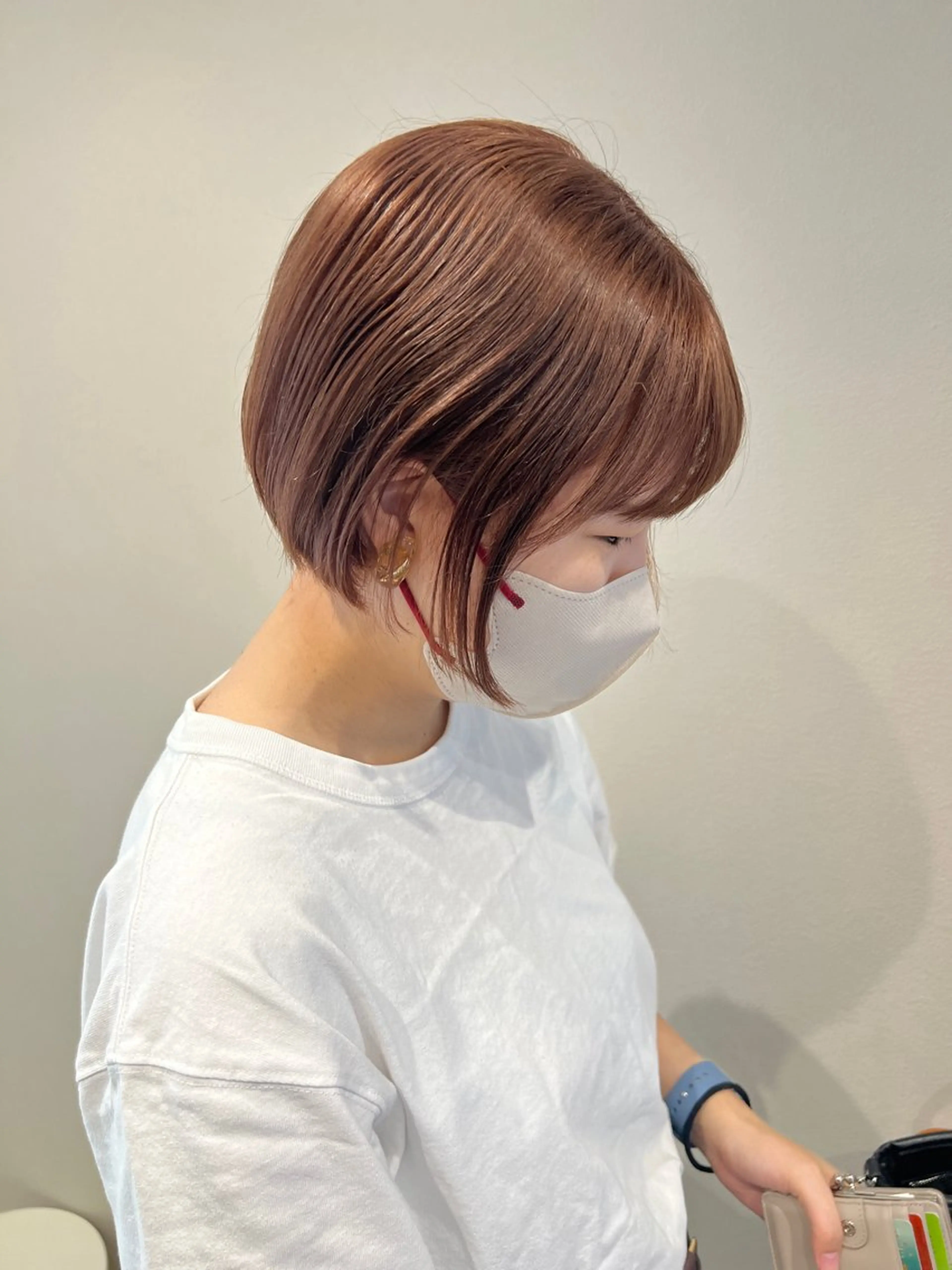 ショート カラー ベージュカラー ミルクティーベージュ ノイシキ サキのヘアスタイル