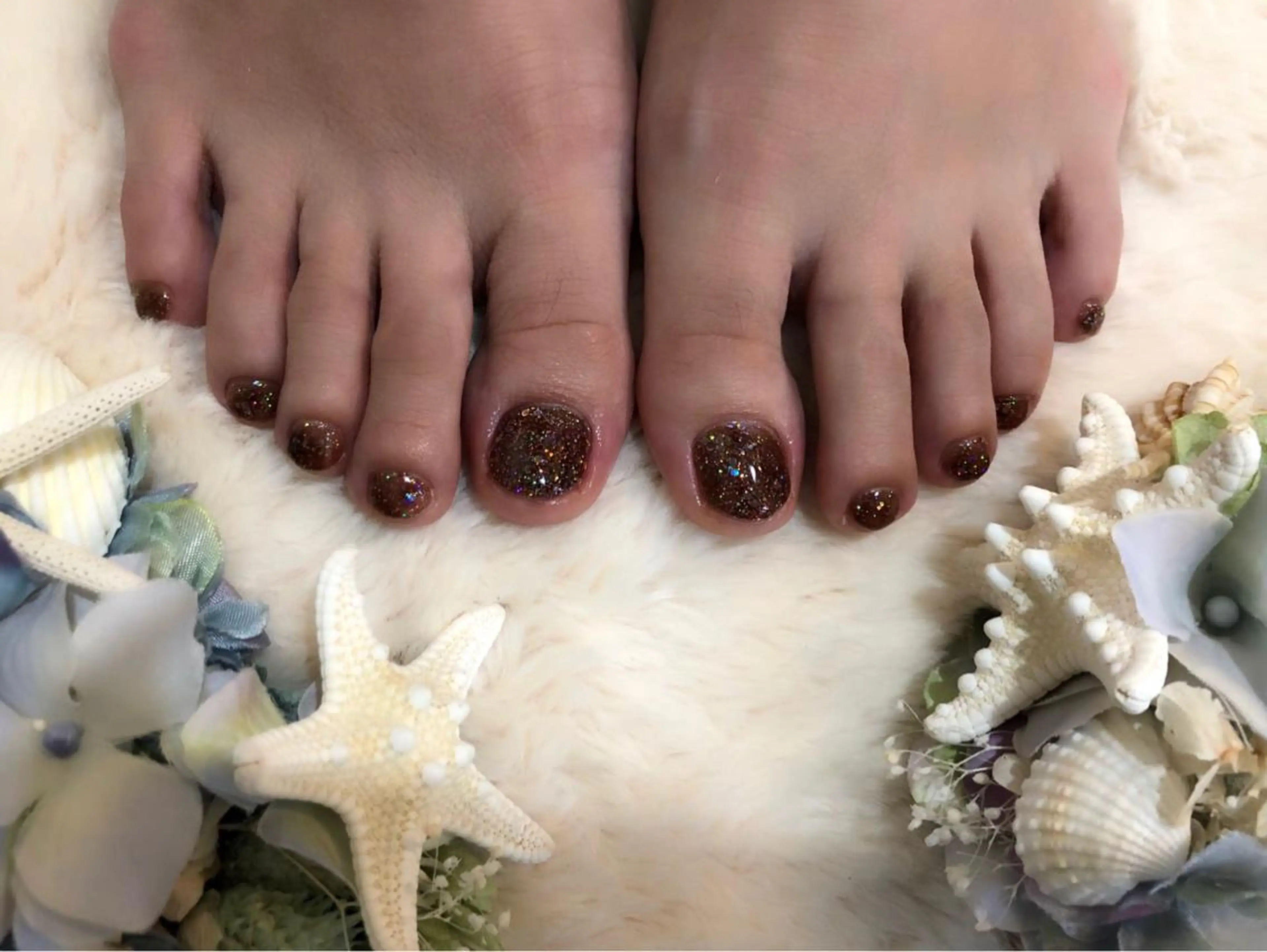 ネイル フットネイル ホログラムネイル ラメ(グリッター) ワンカラーネイル フットネイル YAS 青柳 安代のネイルデザイン