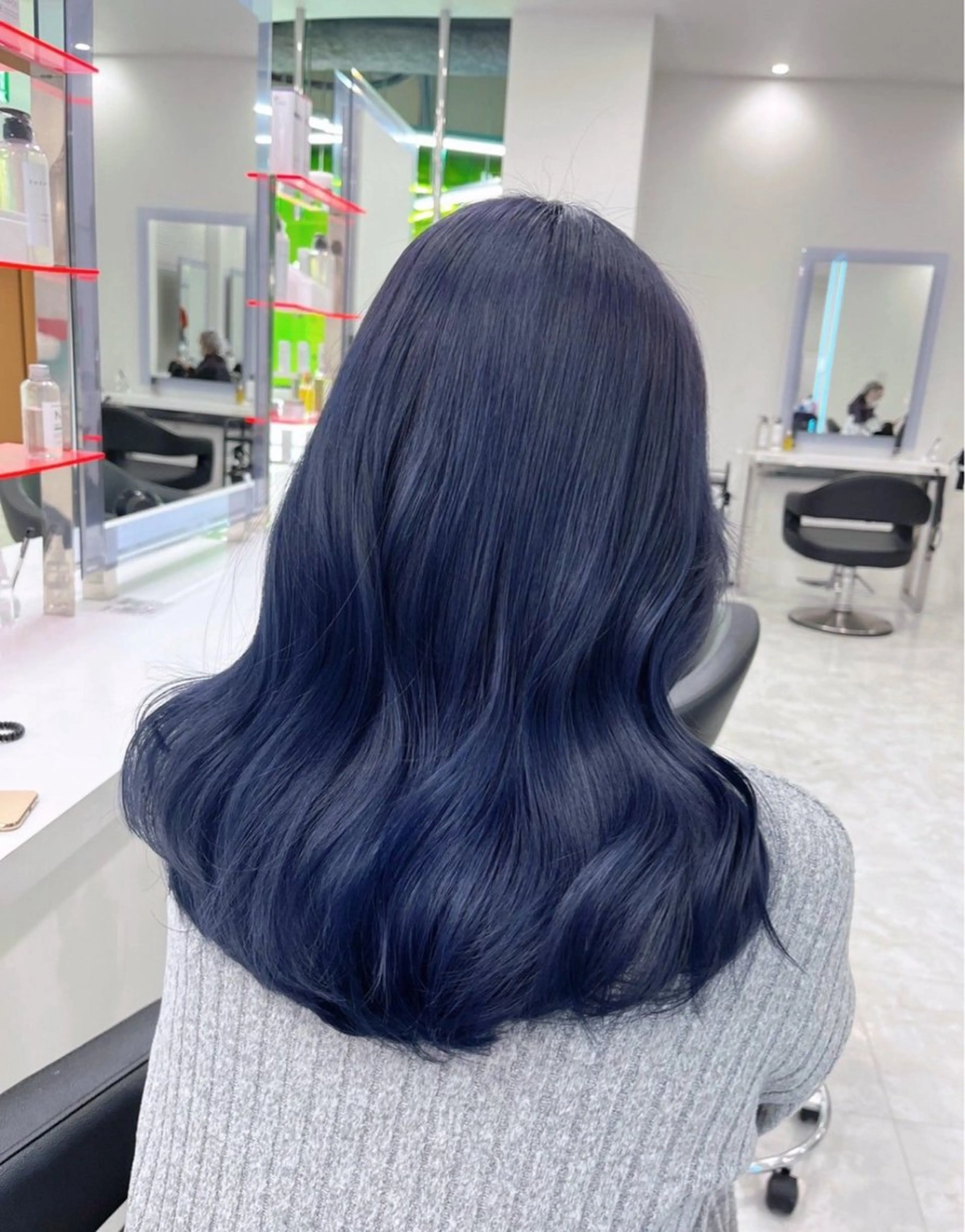 セミロング カラー ヘアアレンジ アッシュ ブルーカラー ネイビーカラー ヘアカラー トリートメント ヘッドスパ ヘアセット 🩵ダメージレス艶感 ハイトーン🩷のヘアスタイル