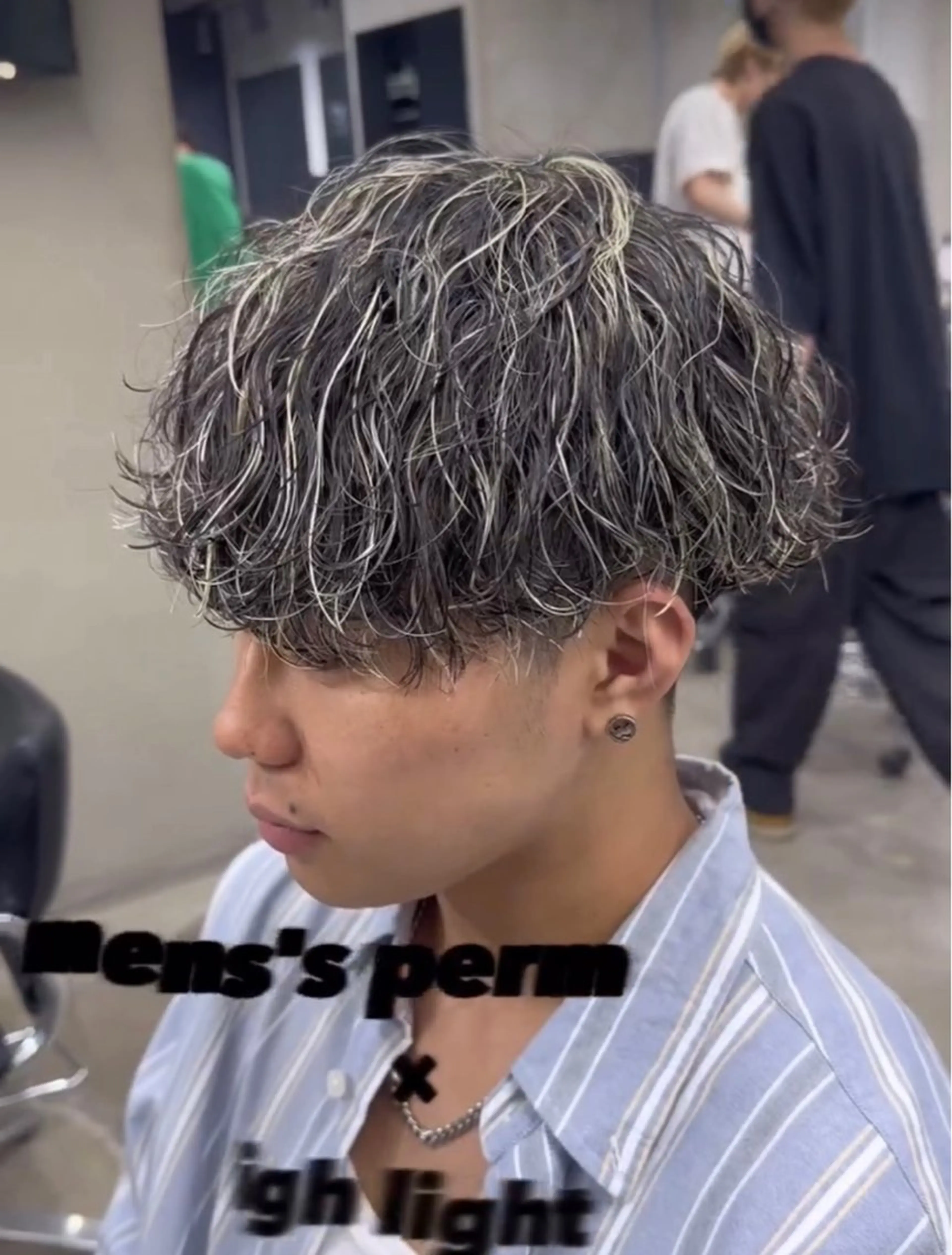 ショート ハイライト カット パーマ トリートメント ヘアセット ⭐️メンズ特化⭐️ パーマ　カラーのヘアスタイル