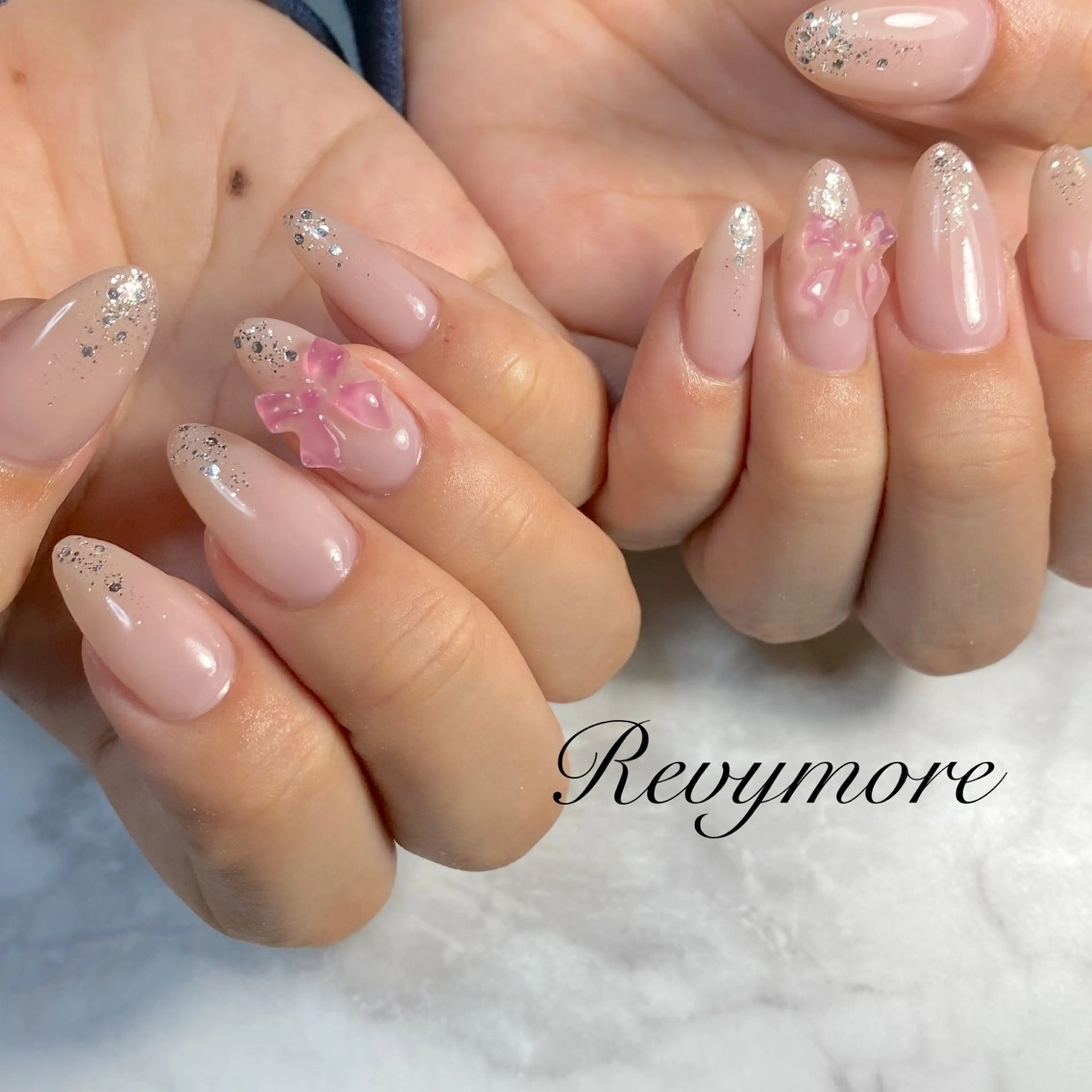 ネイル ジェルネイル キラキラネイル 韓国ネイル ニュアンスネイル オフィスネイル nail salon Revymore所属・nail salon Revymoreのネイルデザイン