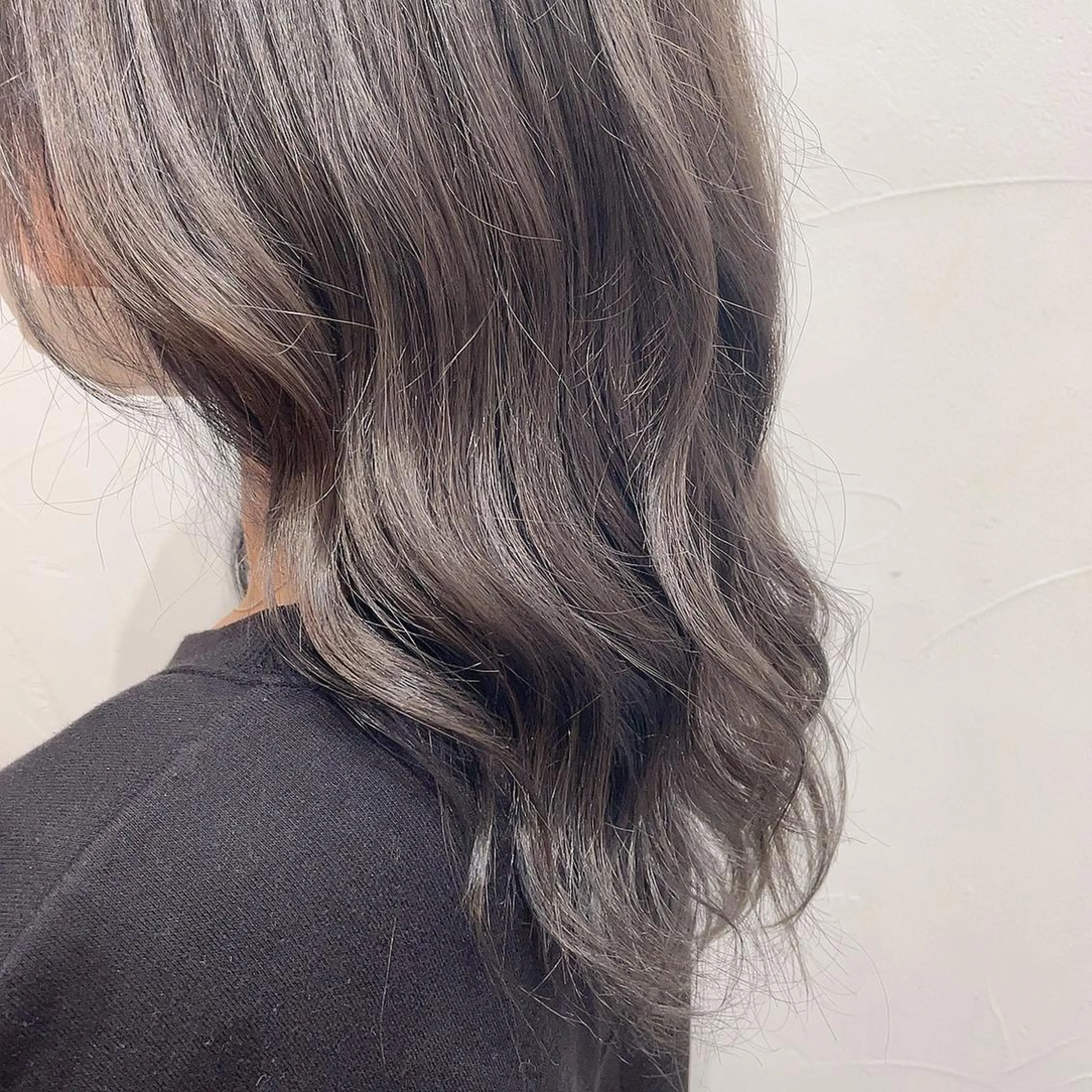 カラー ブリーチ ブルーカラー グレージュ ラベンダーカラー 🍒ばばみさき 🍒のヘアスタイル
