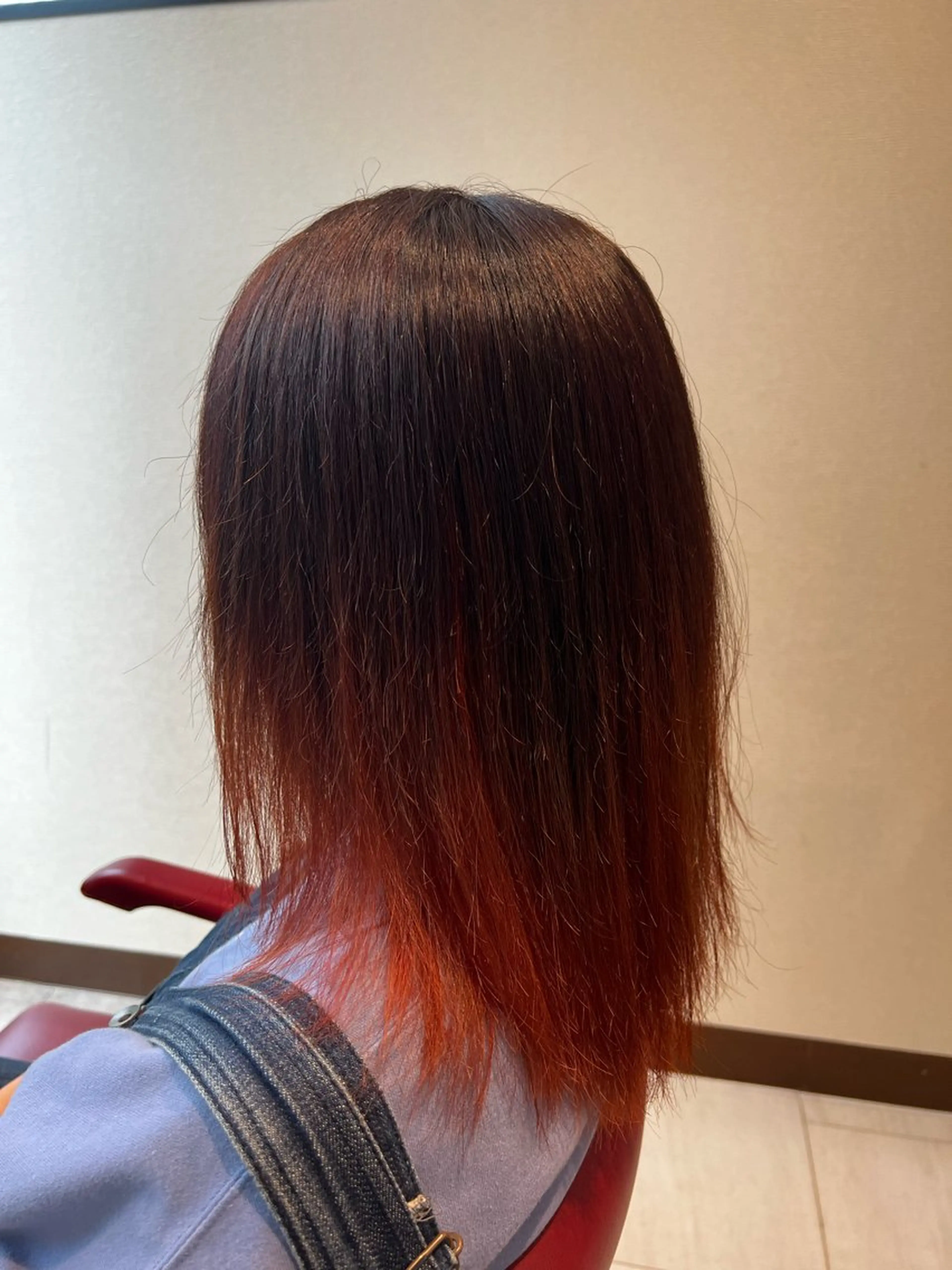 ミディアム カラー 徳浜 睦希のヘアスタイル
