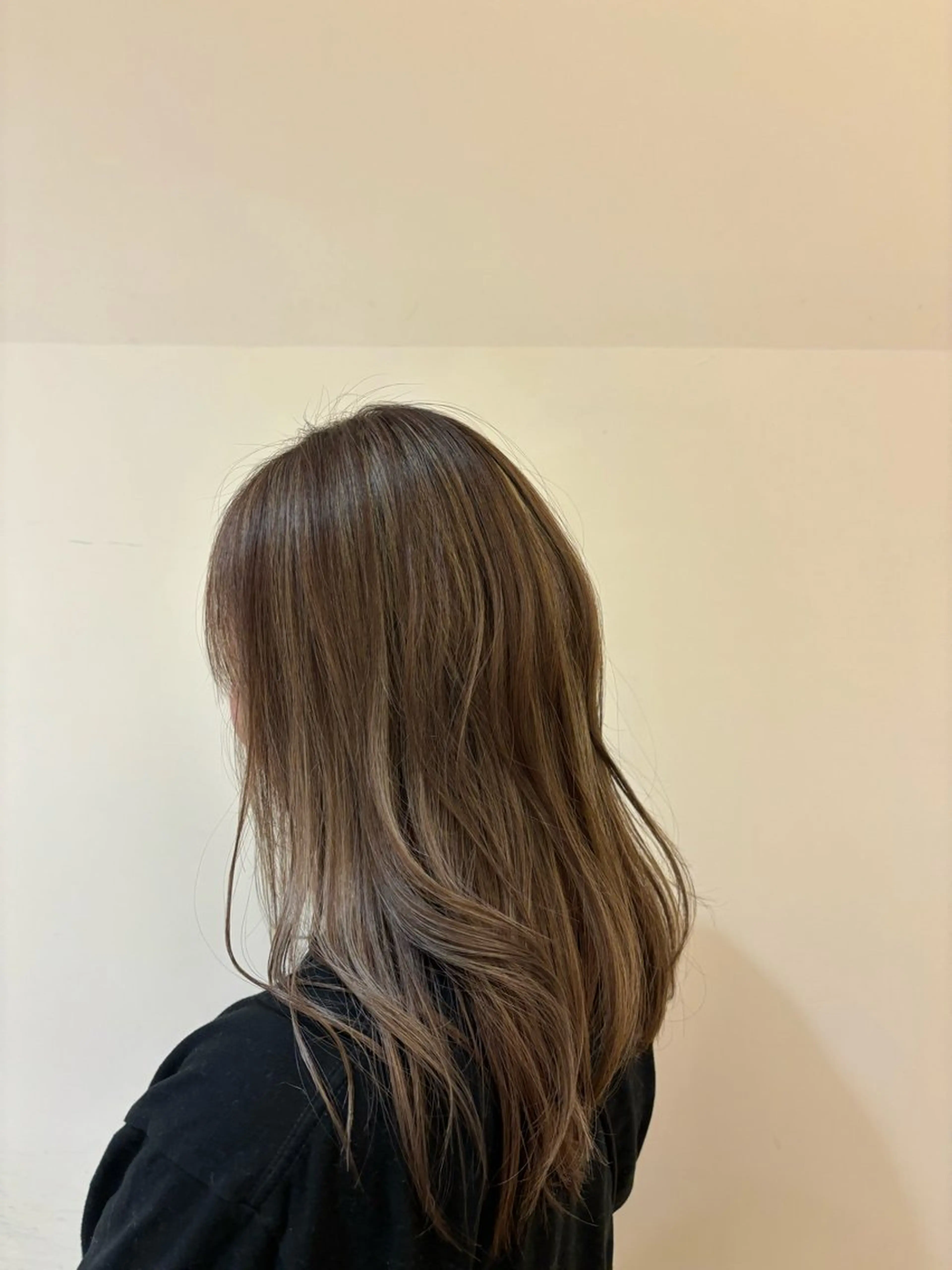 セミロング ハイライト Hairs Gallery所属・透明感カラー✨南 津麦のヘアスタイル