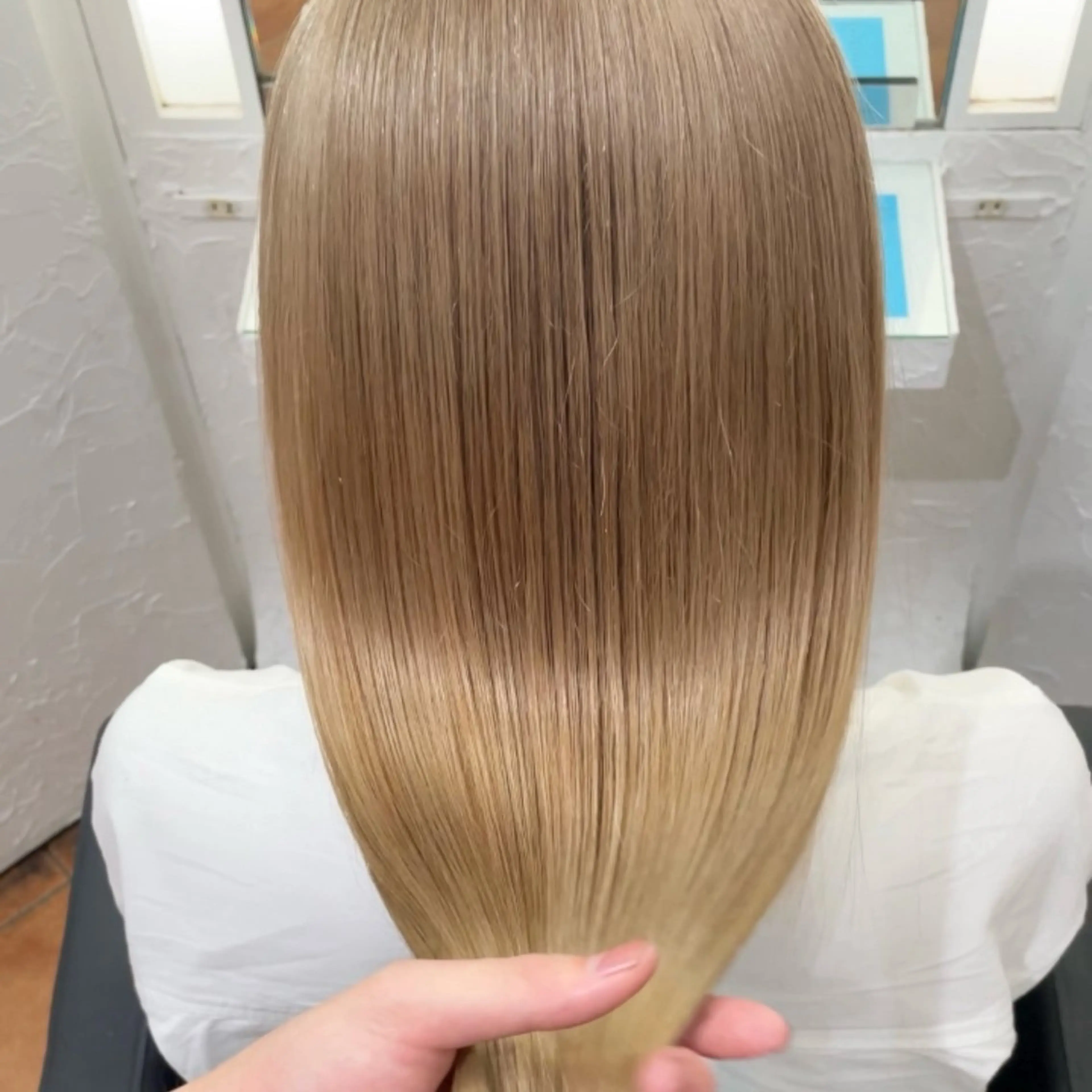 ロング カラー ベージュカラー ブリーチ ケアブリーチ デザインカラー ハイトーンカラー ヘアカラー トリートメント ハイトーン特化× 韓国風カット赤井龍斗のヘアスタイル