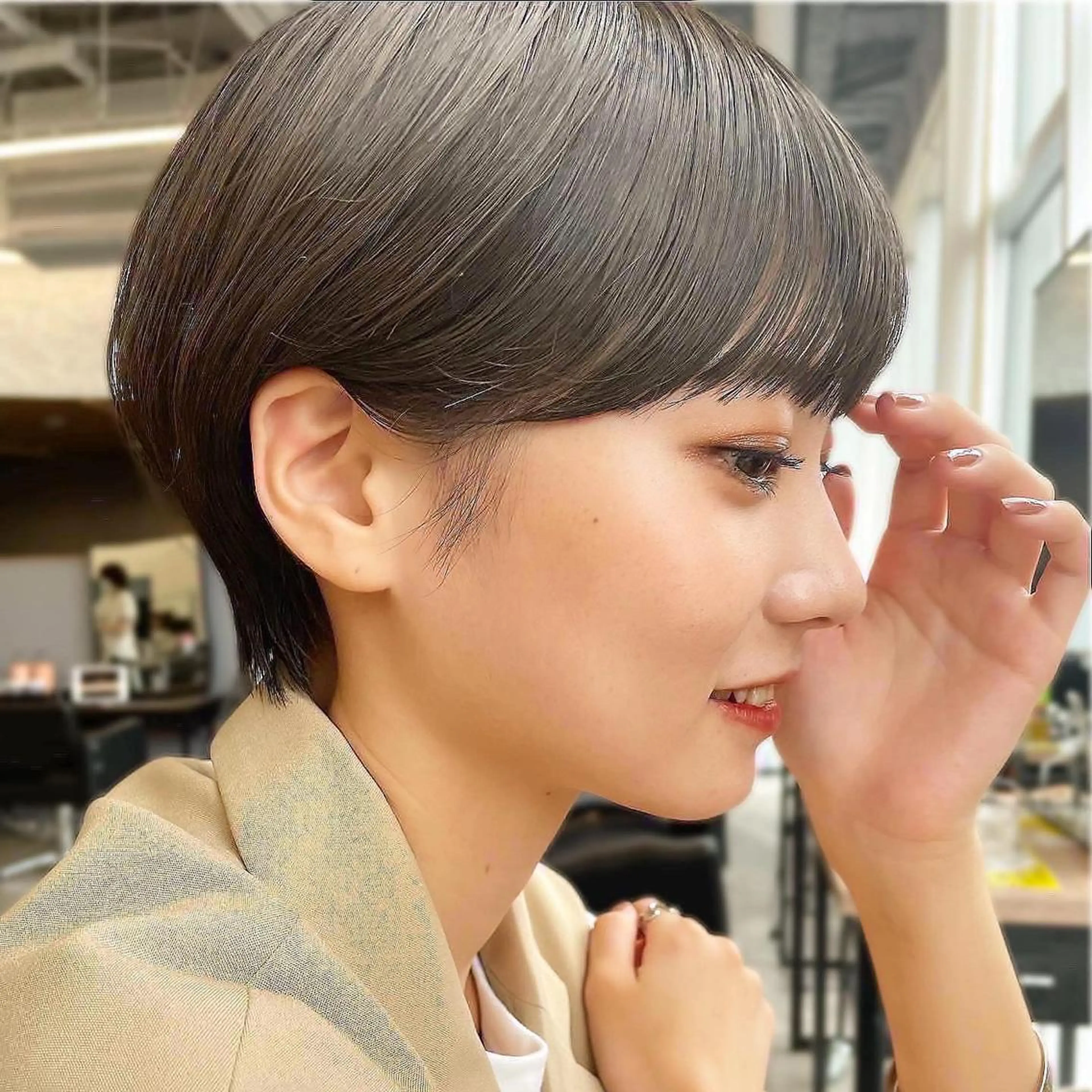 ショート カラー グレージュ オリーブグレージュ オリーブグレー ショートヘア 似合わせショート/透 明感カラー/西田祐賀のヘアスタイル